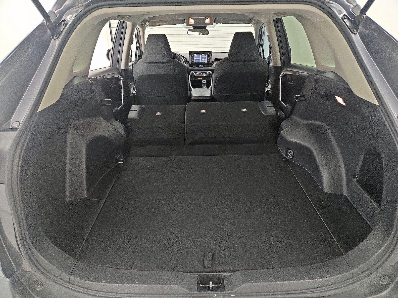 2020 Toyota RAV4 LE, photo 22