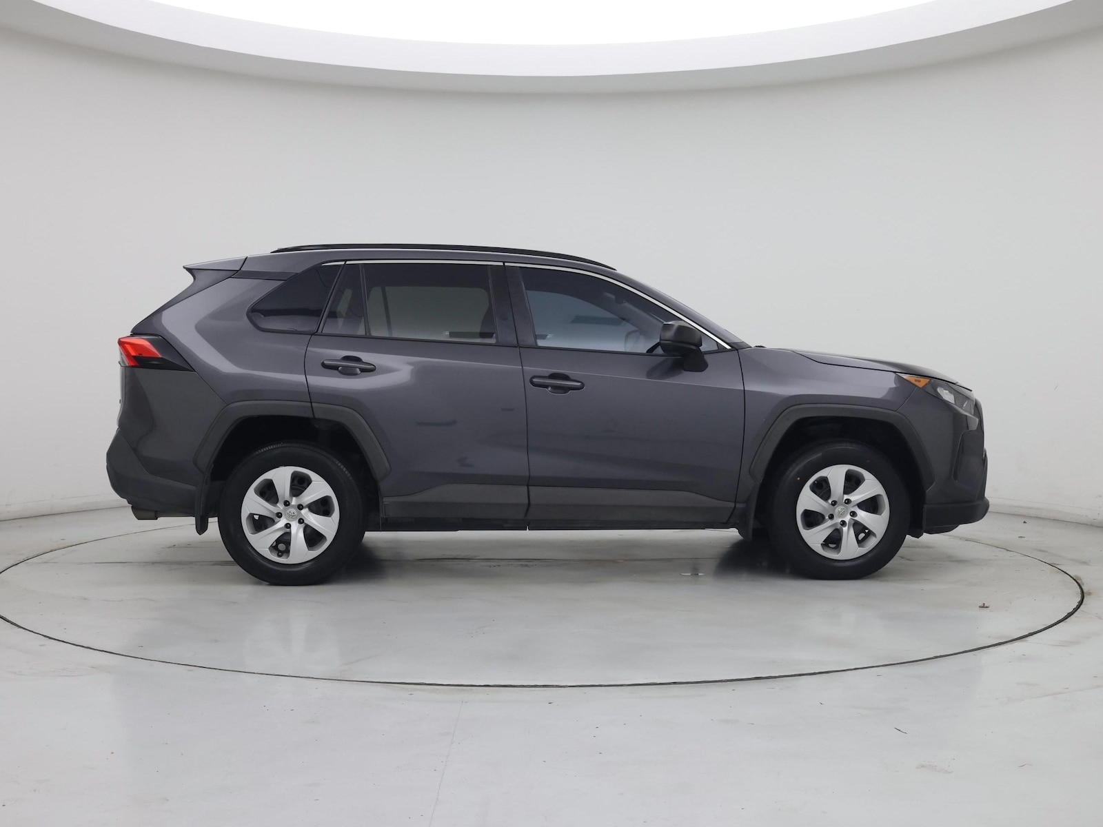 2020 Toyota RAV4 LE, photo 8