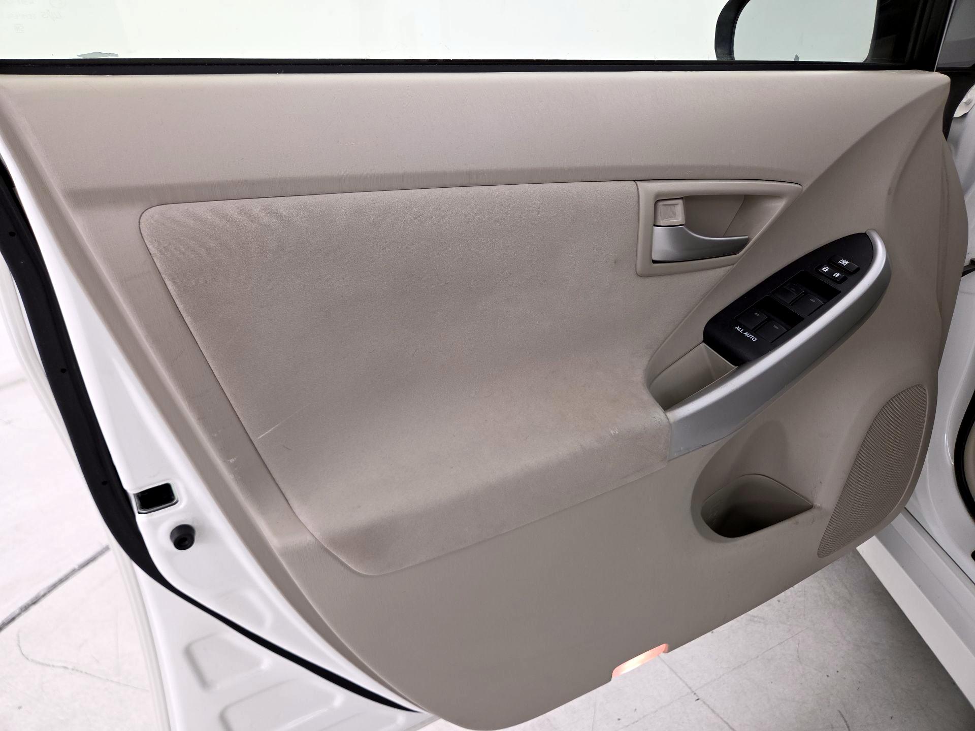 Thumbnail: 2015 Toyota Prius - 12