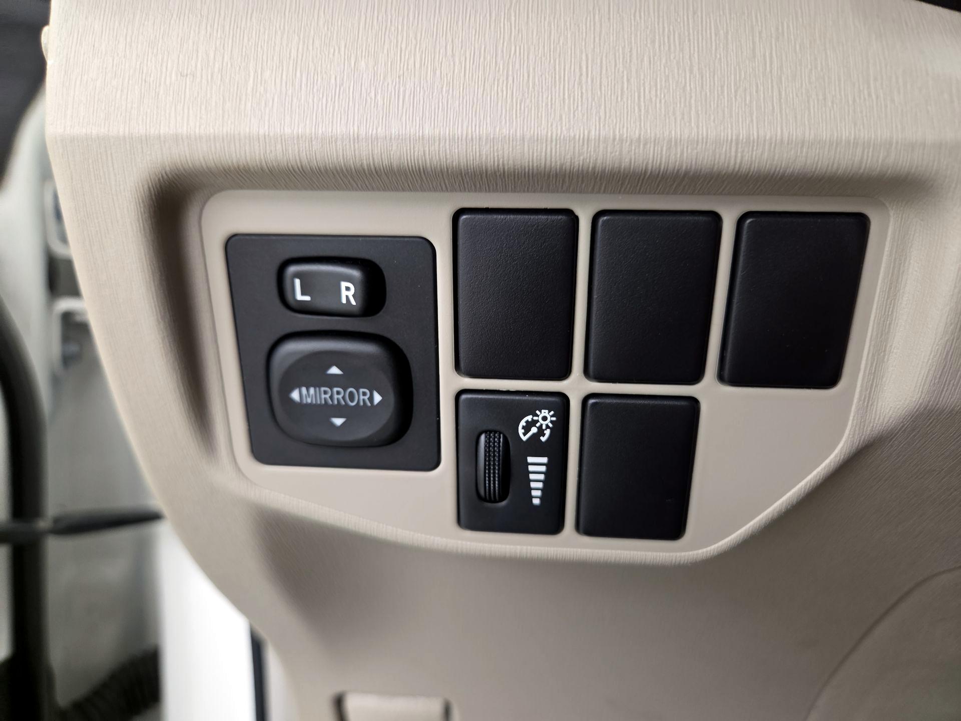 Thumbnail: 2015 Toyota Prius - 13