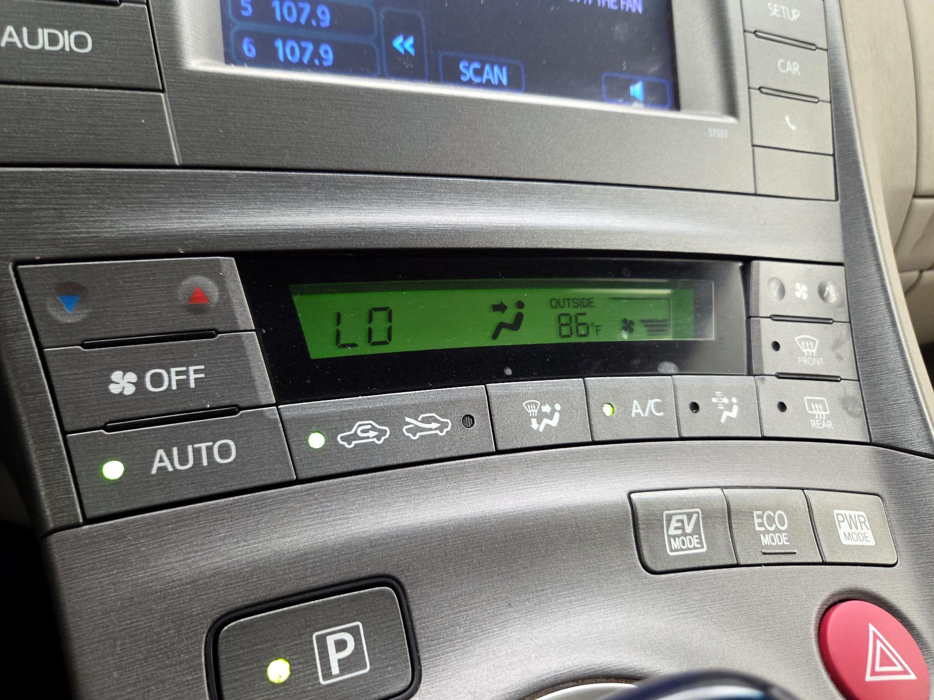Thumbnail: 2015 Toyota Prius - 16