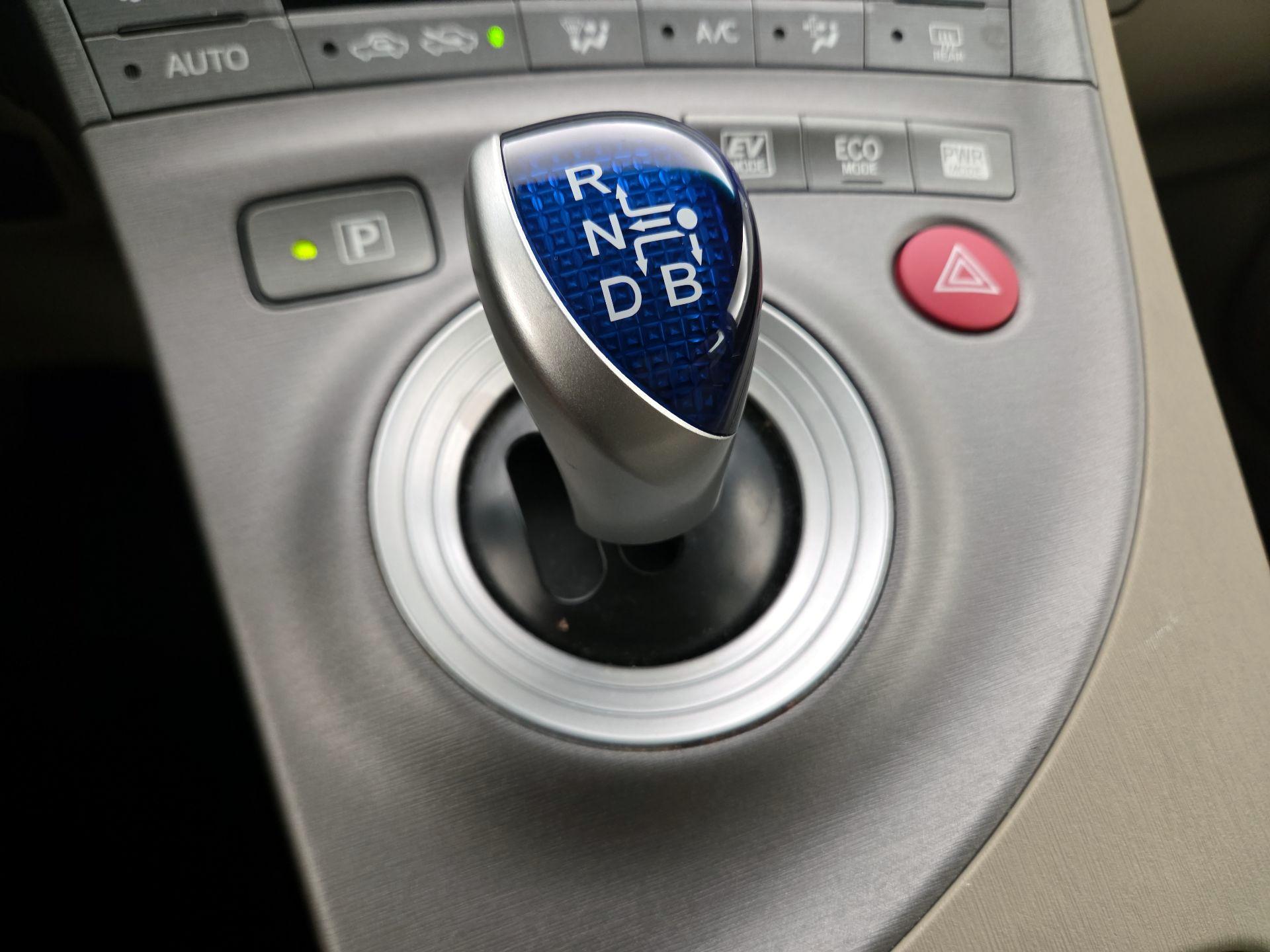 Thumbnail: 2015 Toyota Prius - 17