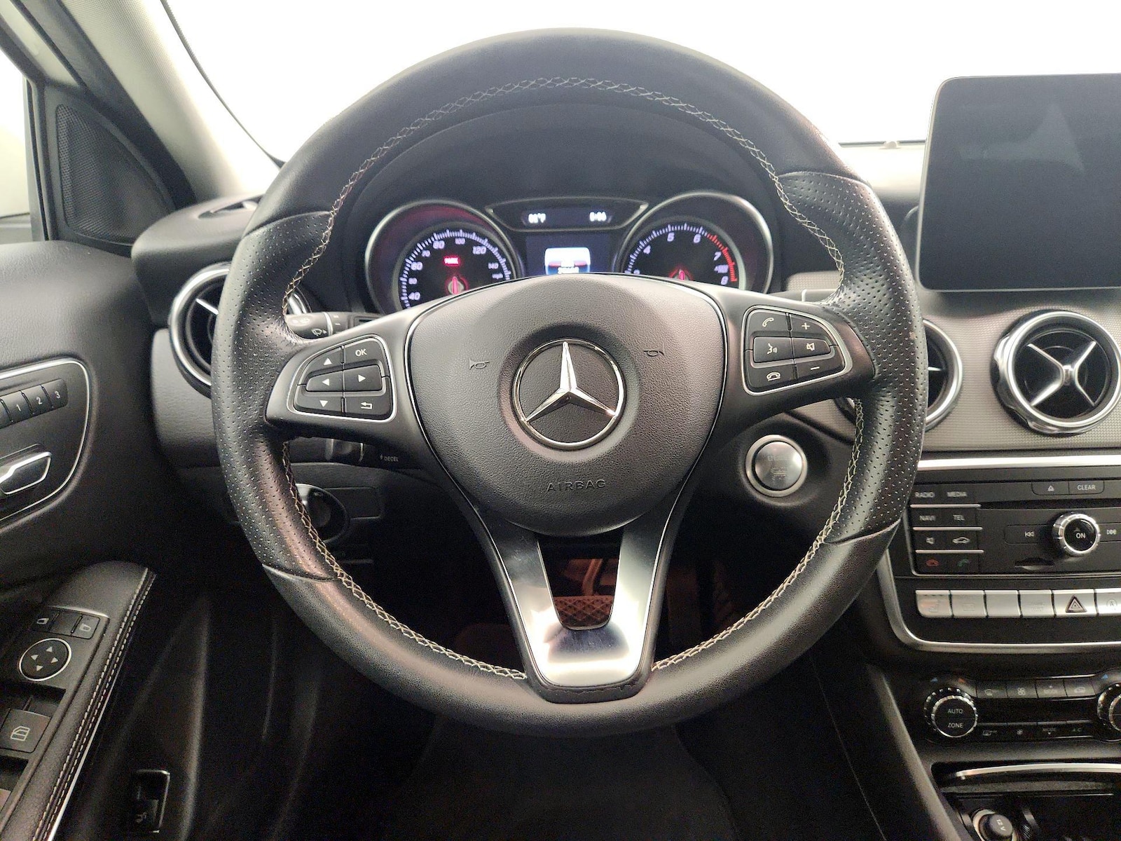2018 Mercedes-Benz GLA-Class GLA250 - Photo 9