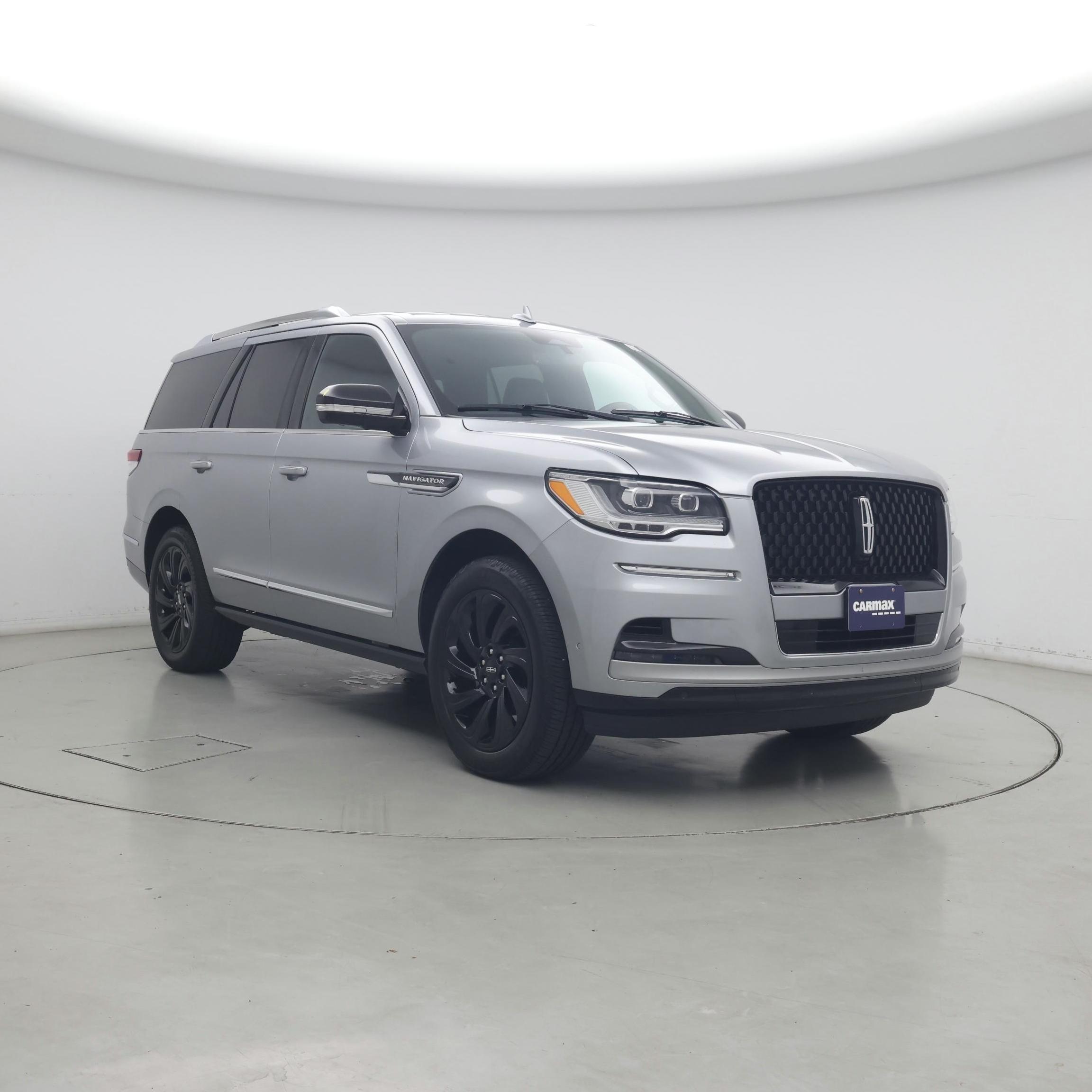Silver 2023 Lincoln Navigator SUV / Crossover Four-Wheel Drive Automatic
