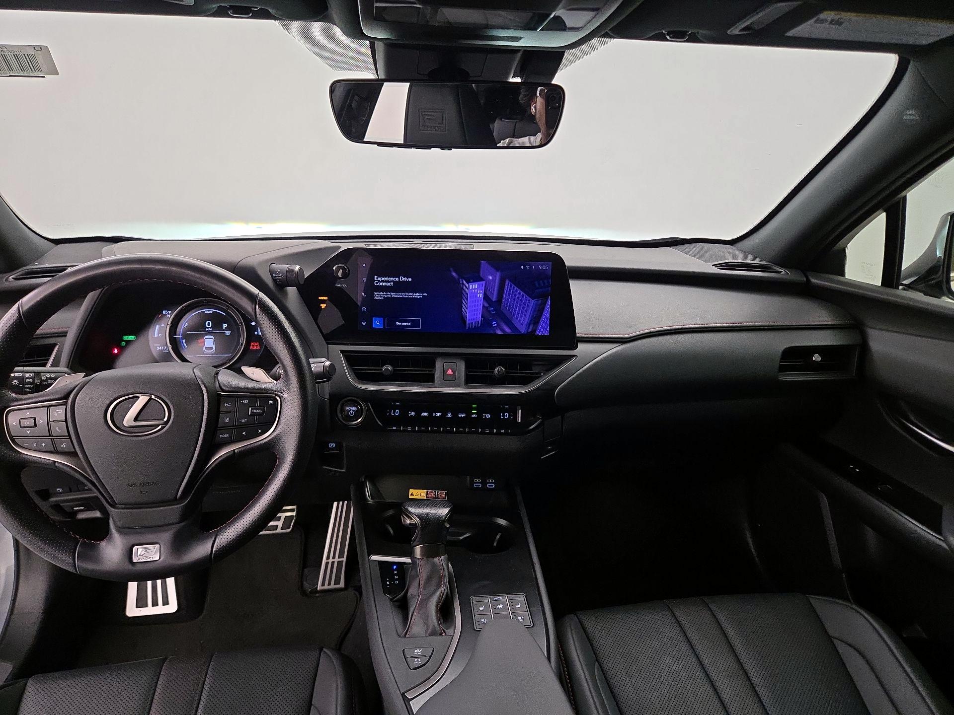 Thumbnail: 2023 Lexus UX - 9