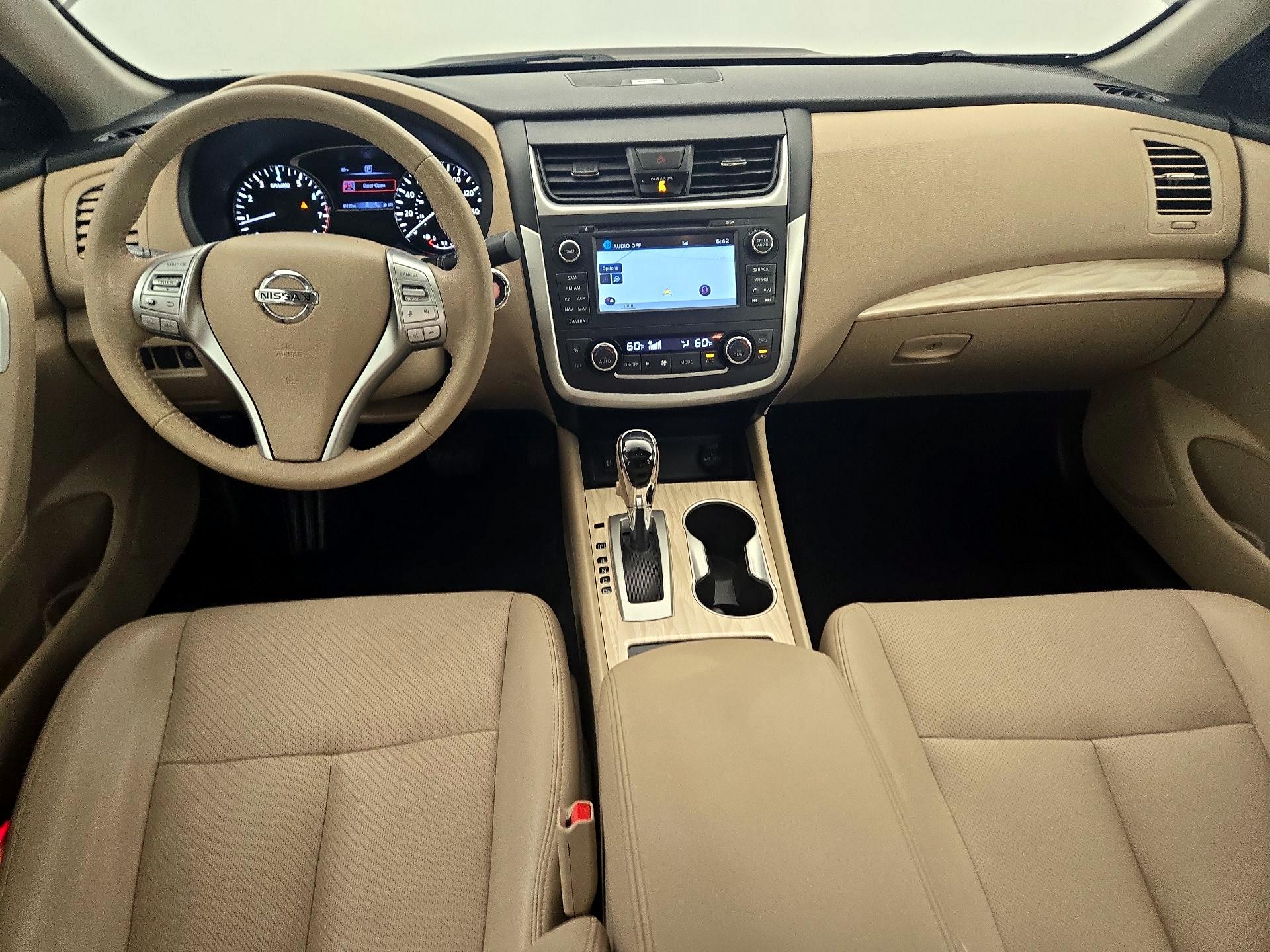 Thumbnail: 2016 Nissan Altima - 9
