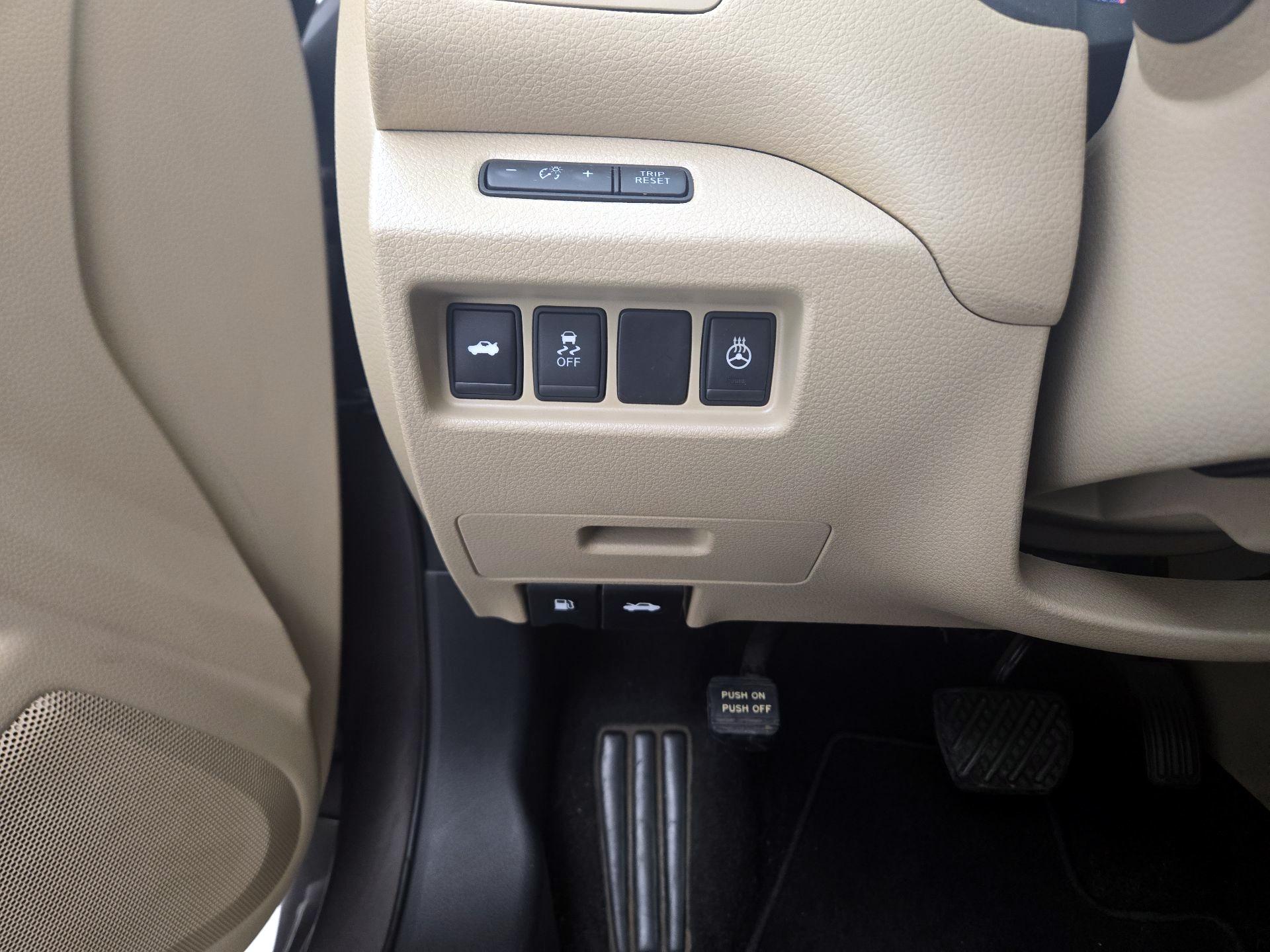 Thumbnail: 2016 Nissan Altima - 13