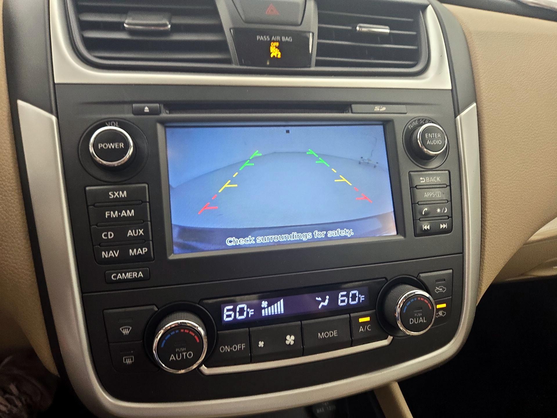 Thumbnail: 2016 Nissan Altima - 15