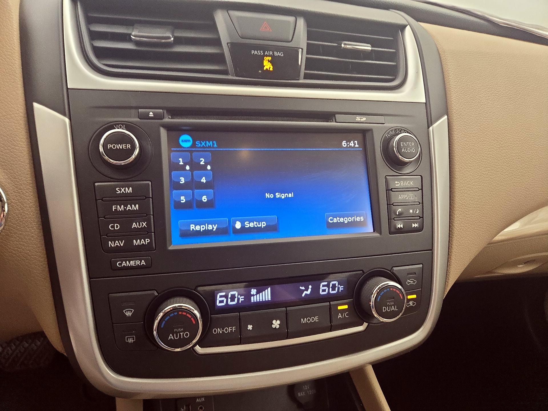 Thumbnail: 2016 Nissan Altima - 16