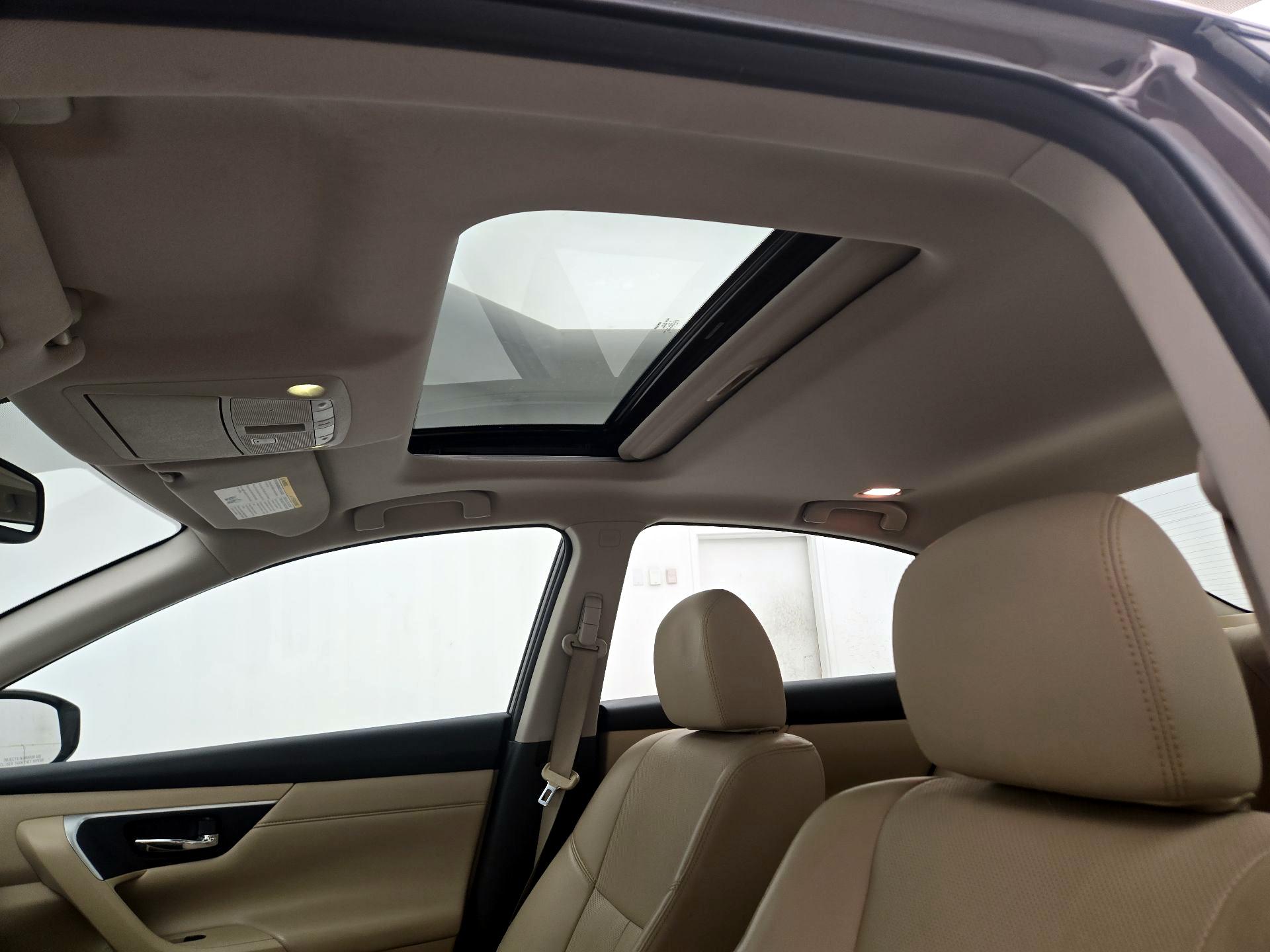 Thumbnail: 2016 Nissan Altima - 20