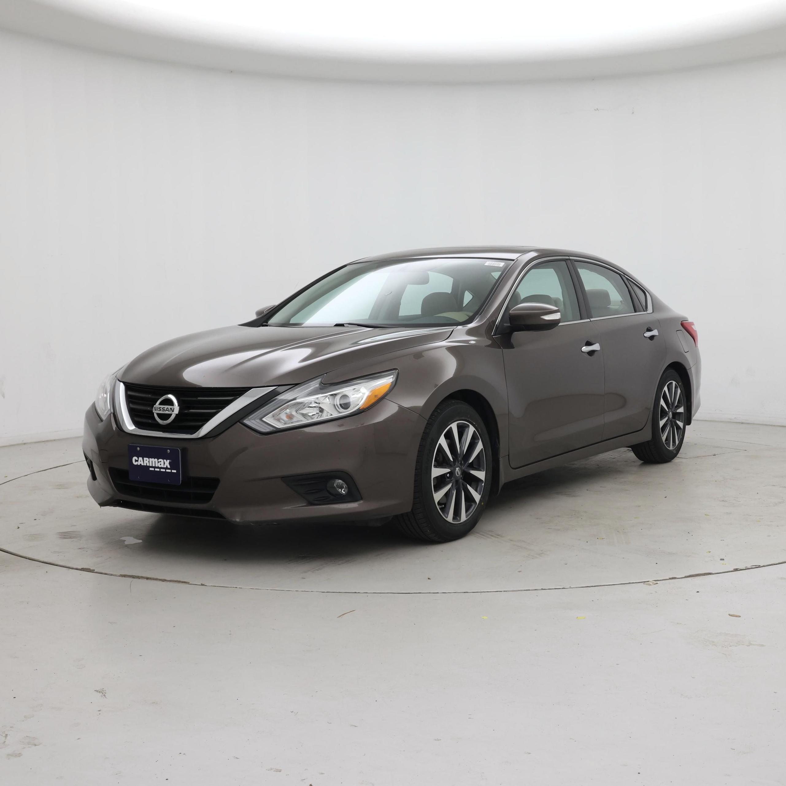 Thumbnail: 2016 Nissan Altima - 4