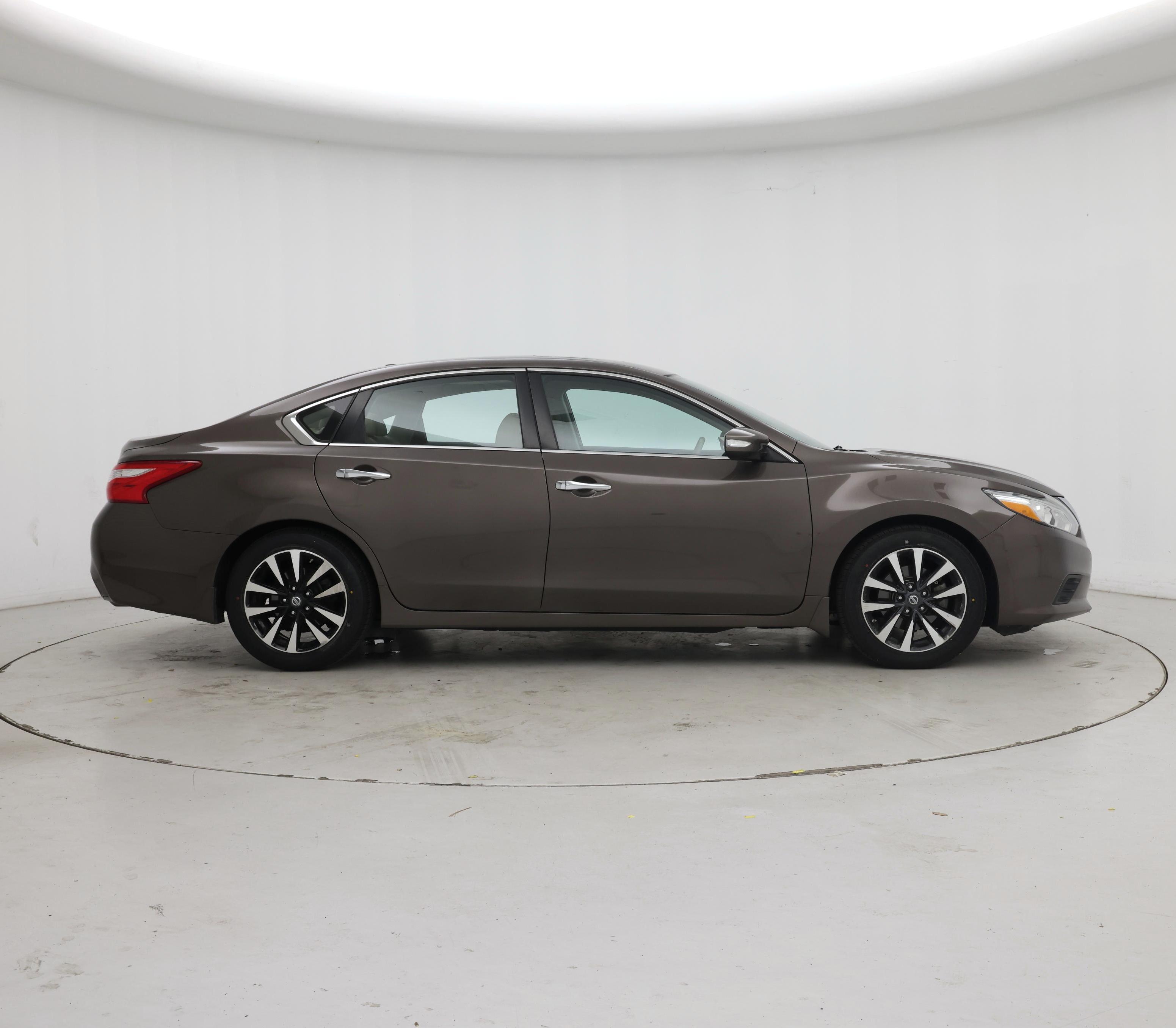 Thumbnail: 2016 Nissan Altima - 7