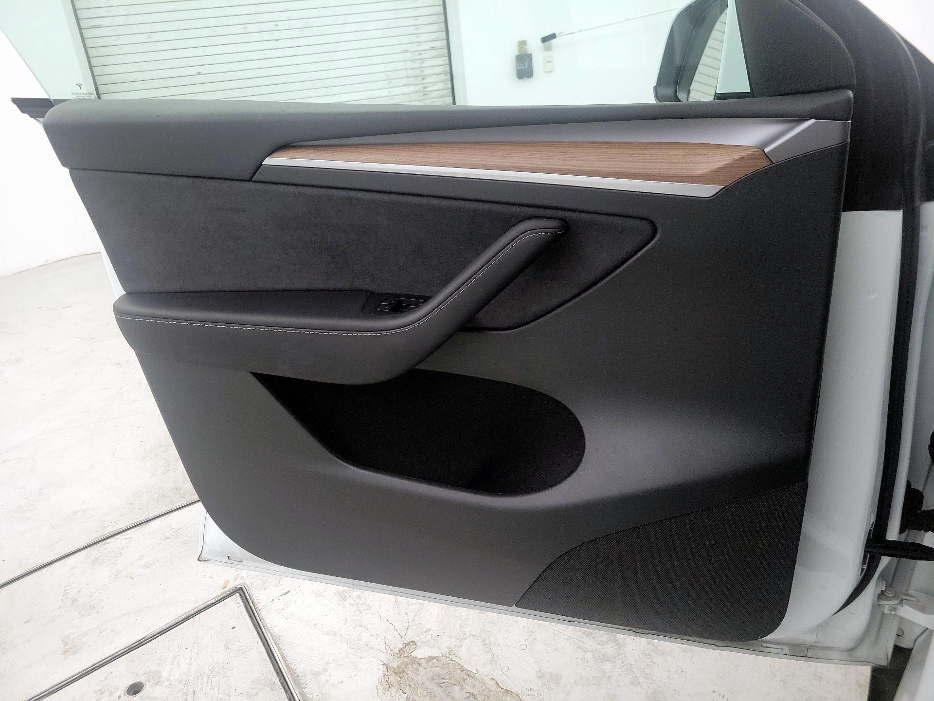 Thumbnail: 2023 Tesla Model Y - 12