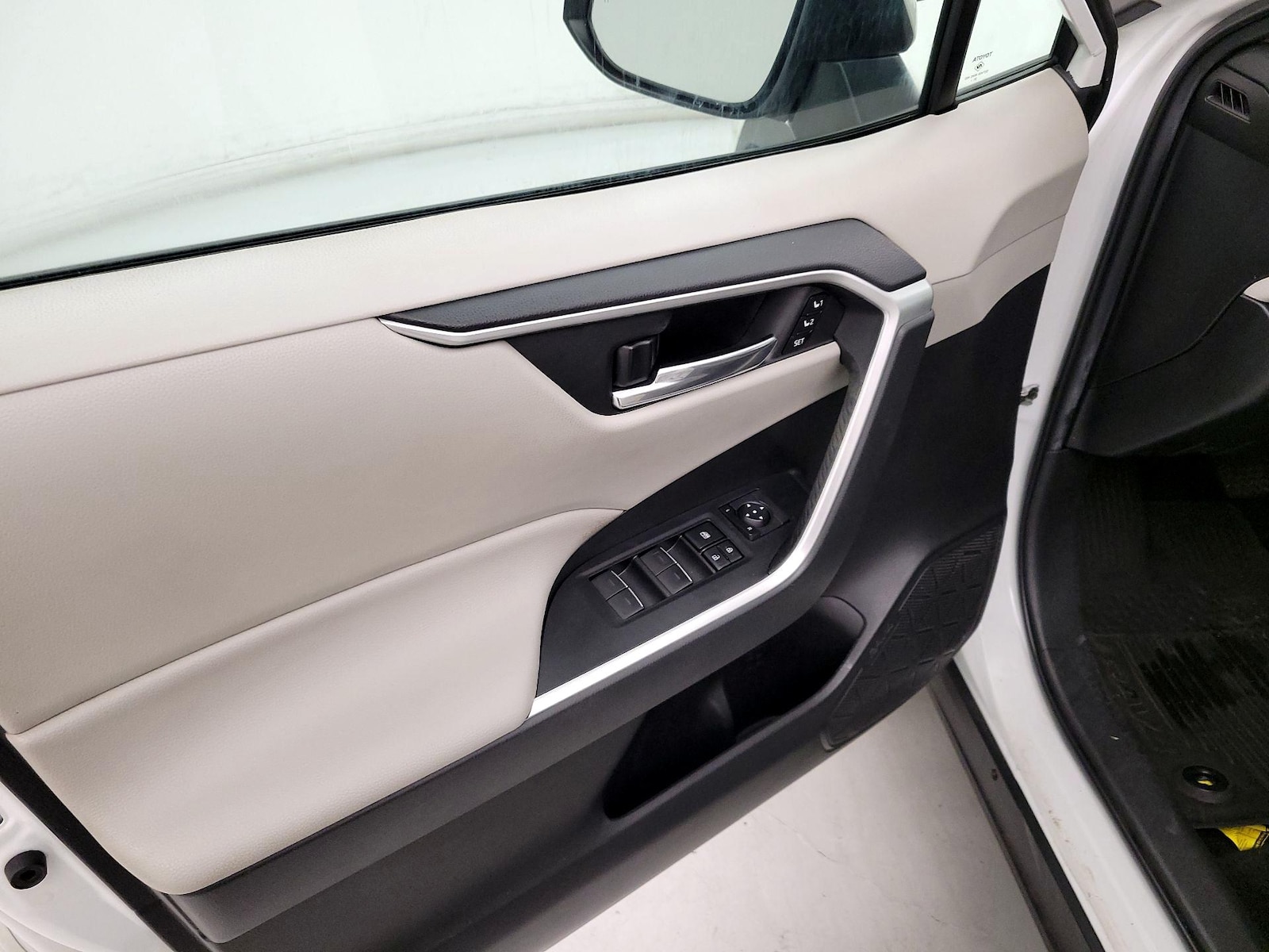 2022 Toyota RAV4 XLE Premium - Photo 13