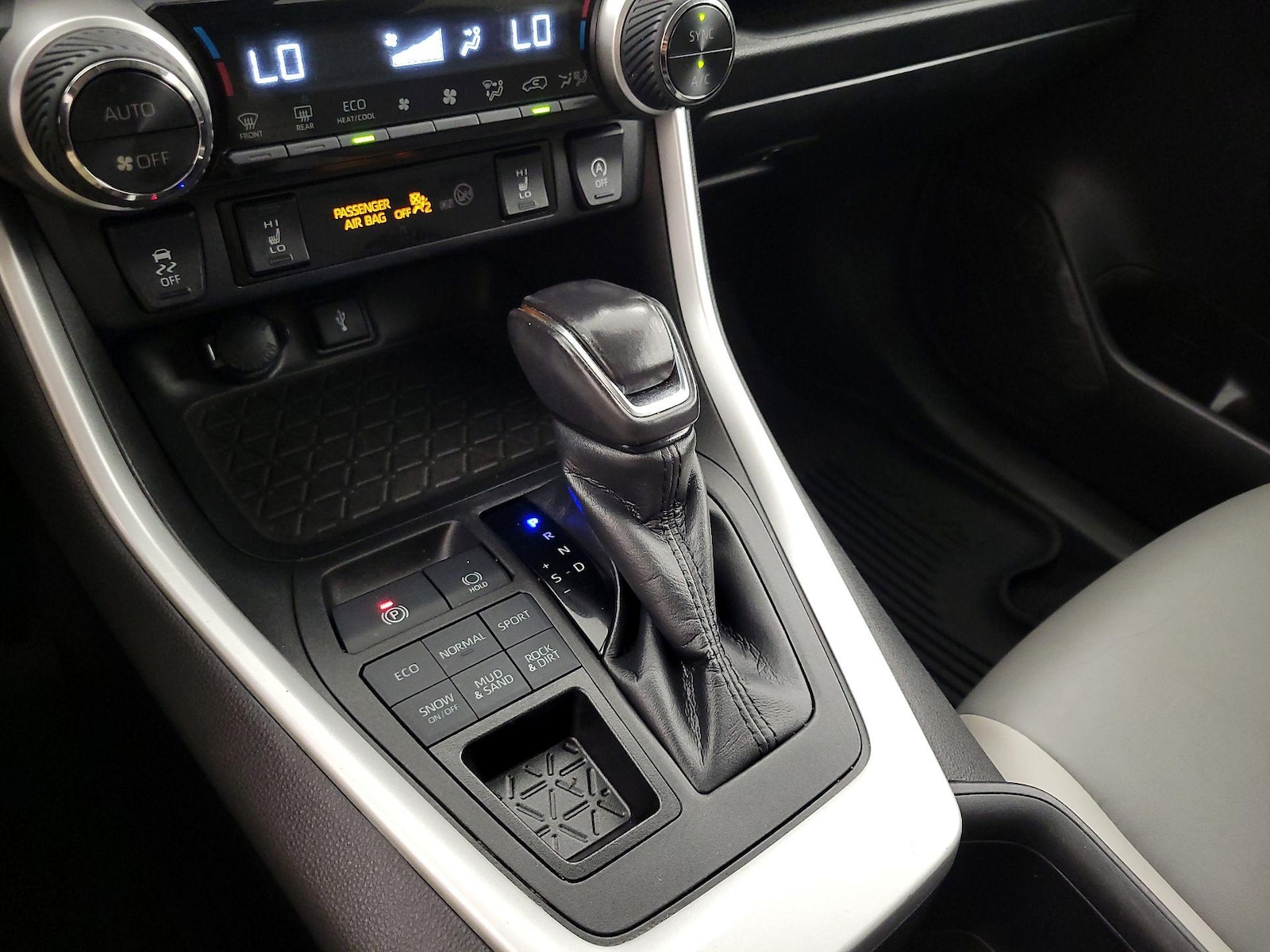 2022 Toyota RAV4 XLE Premium - Photo 18