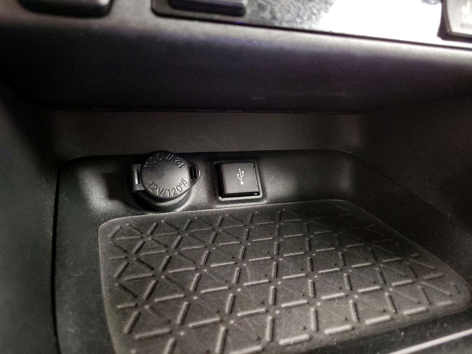 2022 Toyota RAV4 XLE Premium - Photo 19