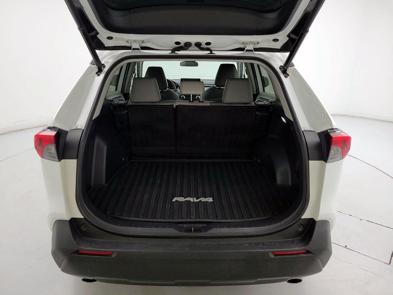 2022 Toyota RAV4 XLE Premium - Photo 22