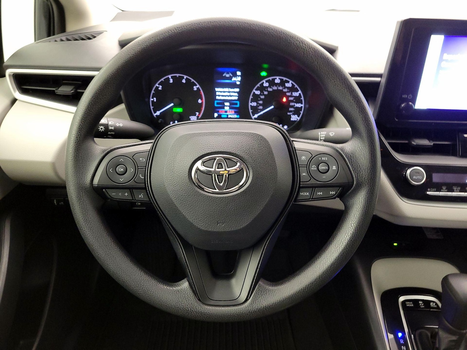2025 Toyota Corolla LE - Photo 11