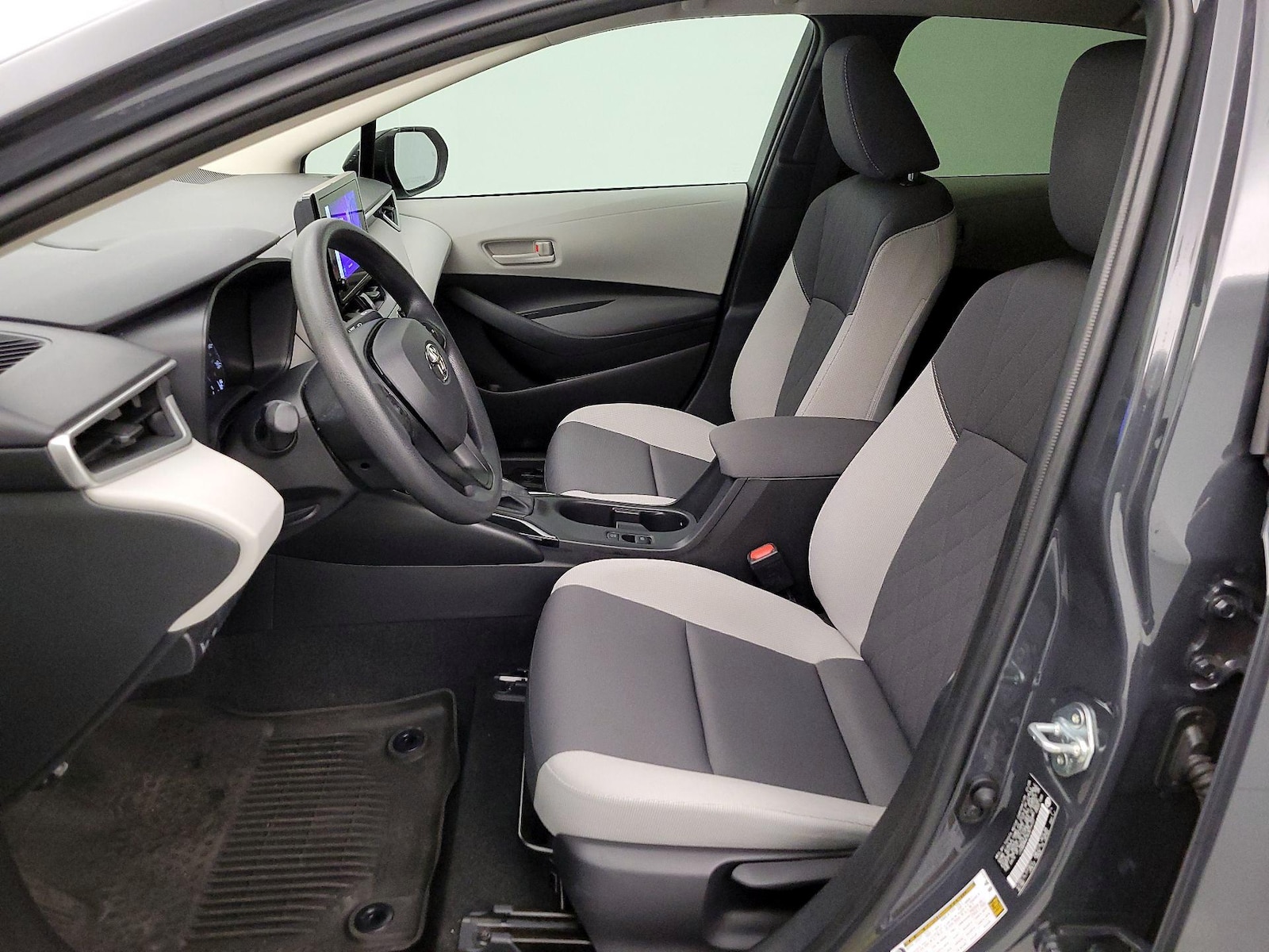 2025 Toyota Corolla LE - Photo 12