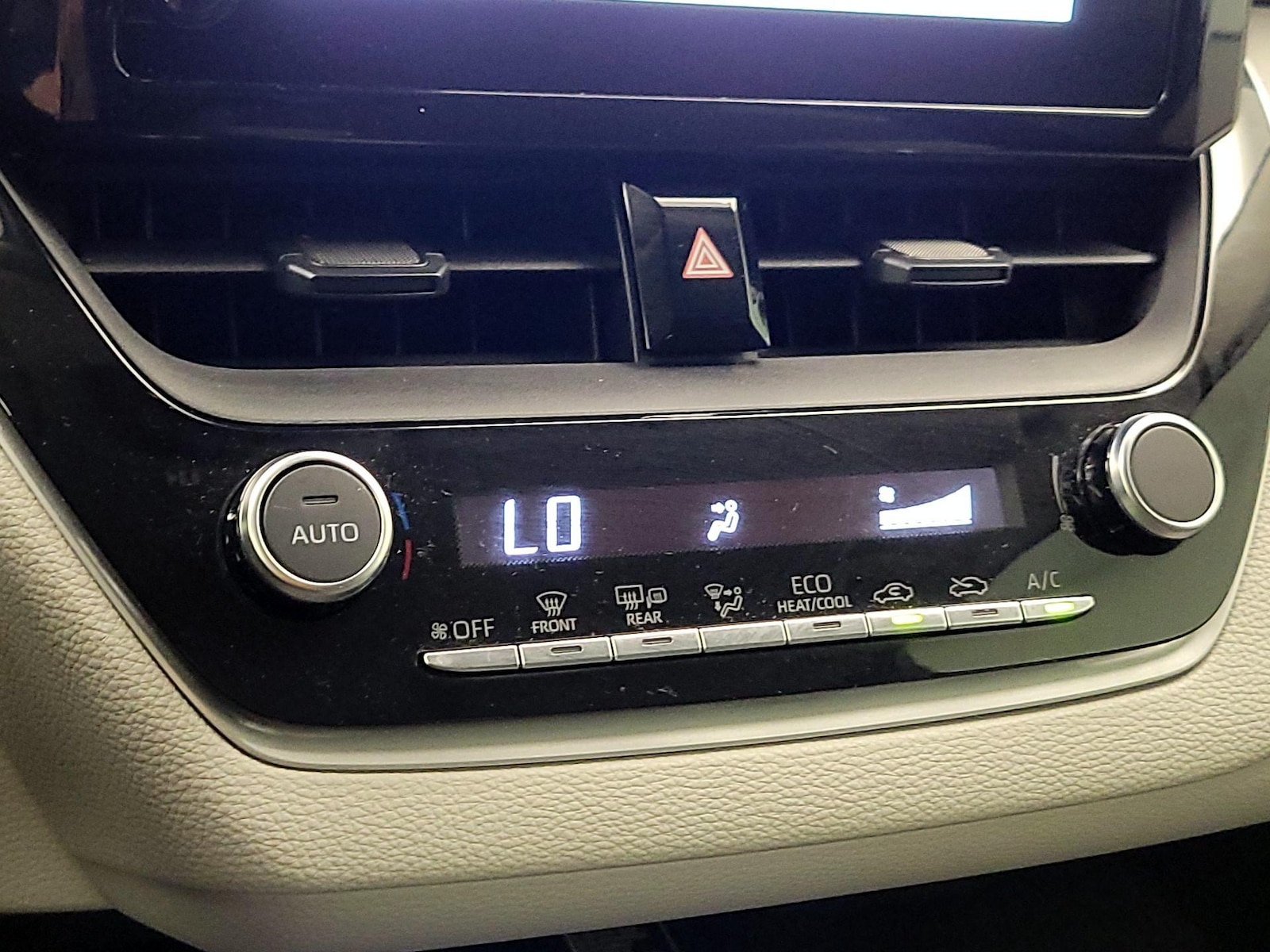 2025 Toyota Corolla LE - Photo 18