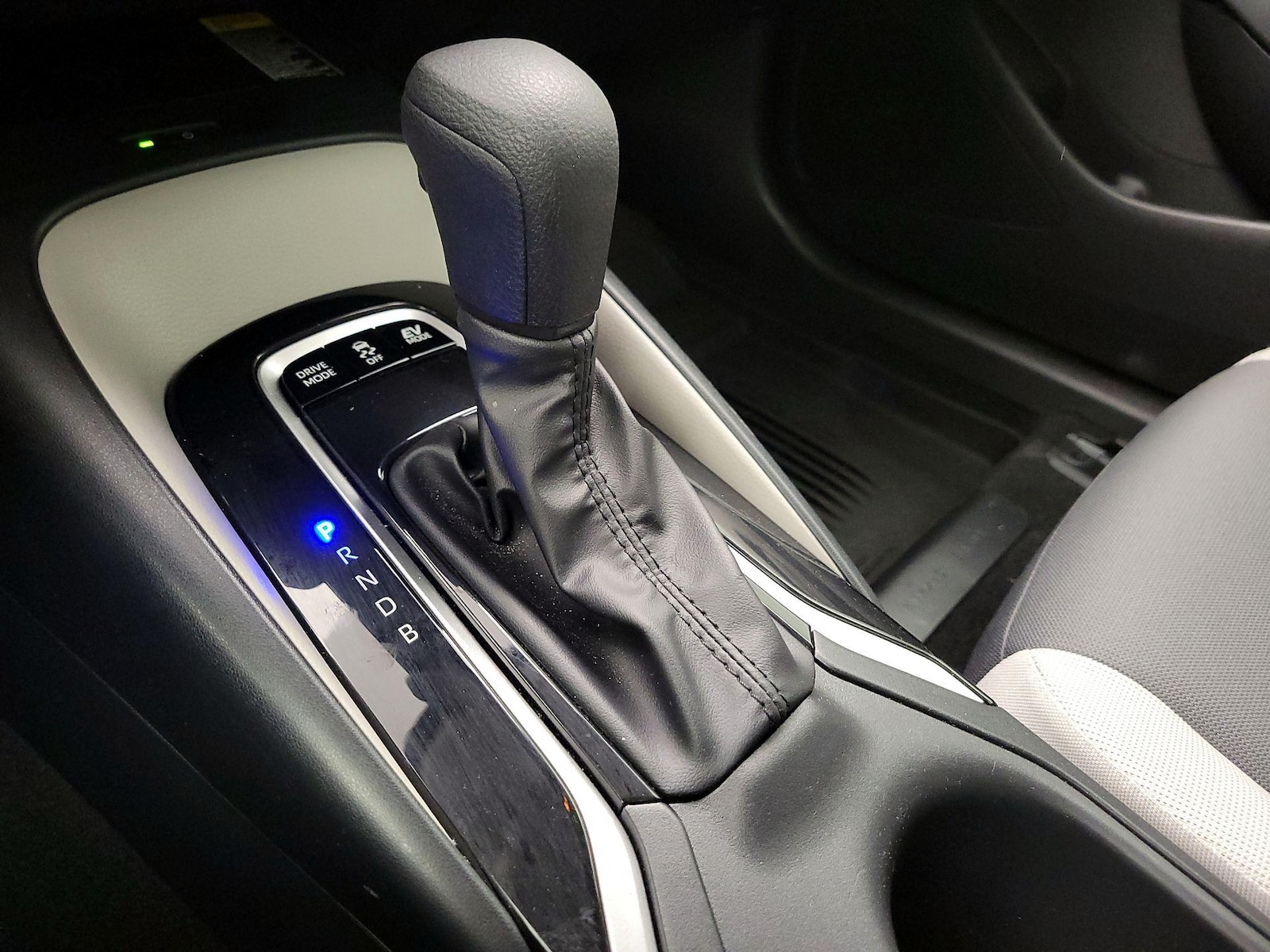 2025 Toyota Corolla LE - Photo 19