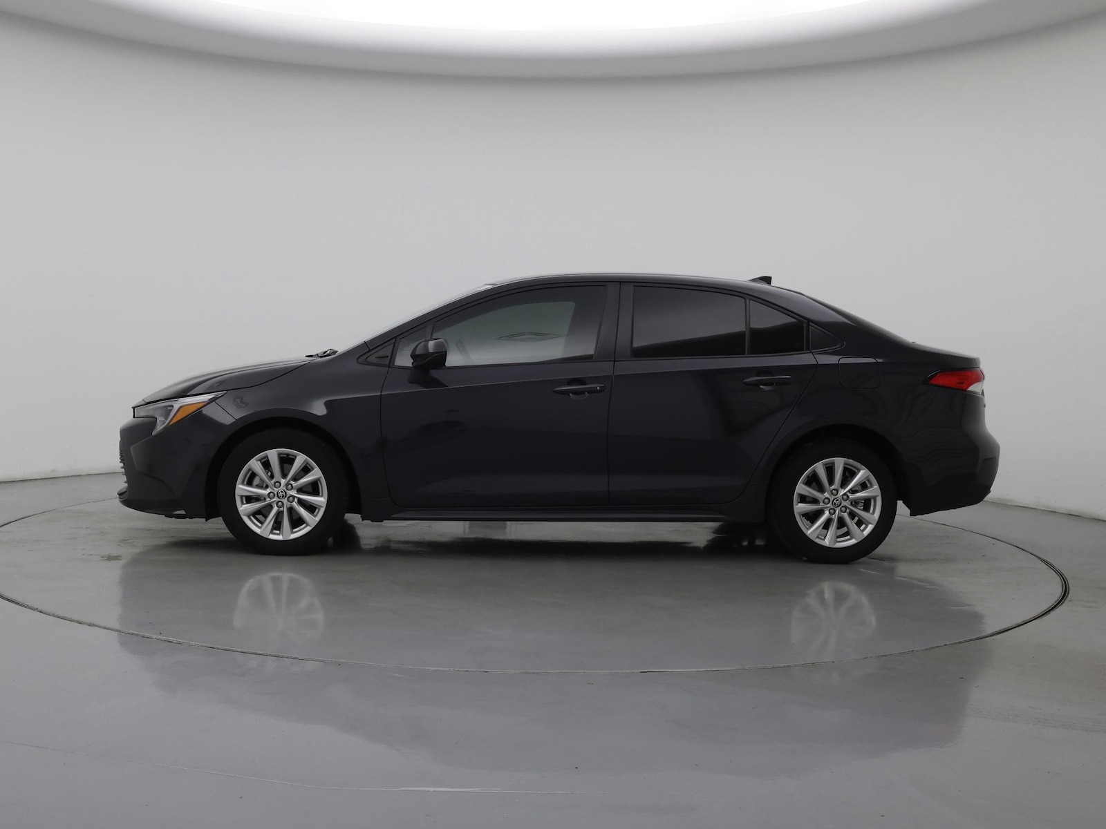 2025 Toyota Corolla LE - Photo 4