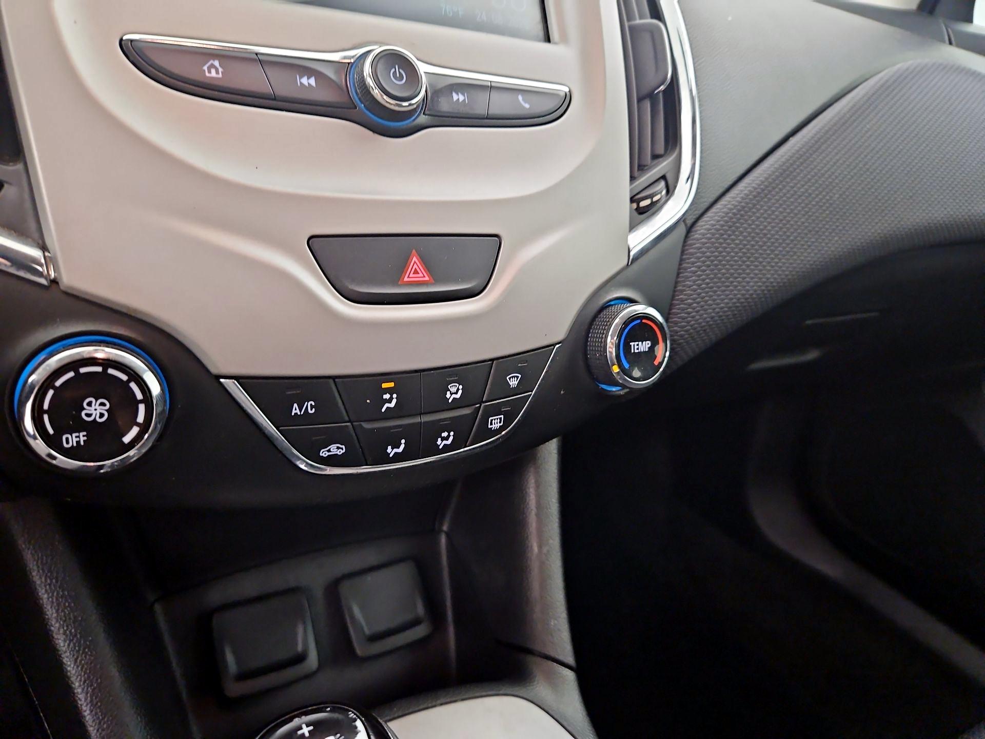 Thumbnail: 2017 Chevrolet Cruze - 16