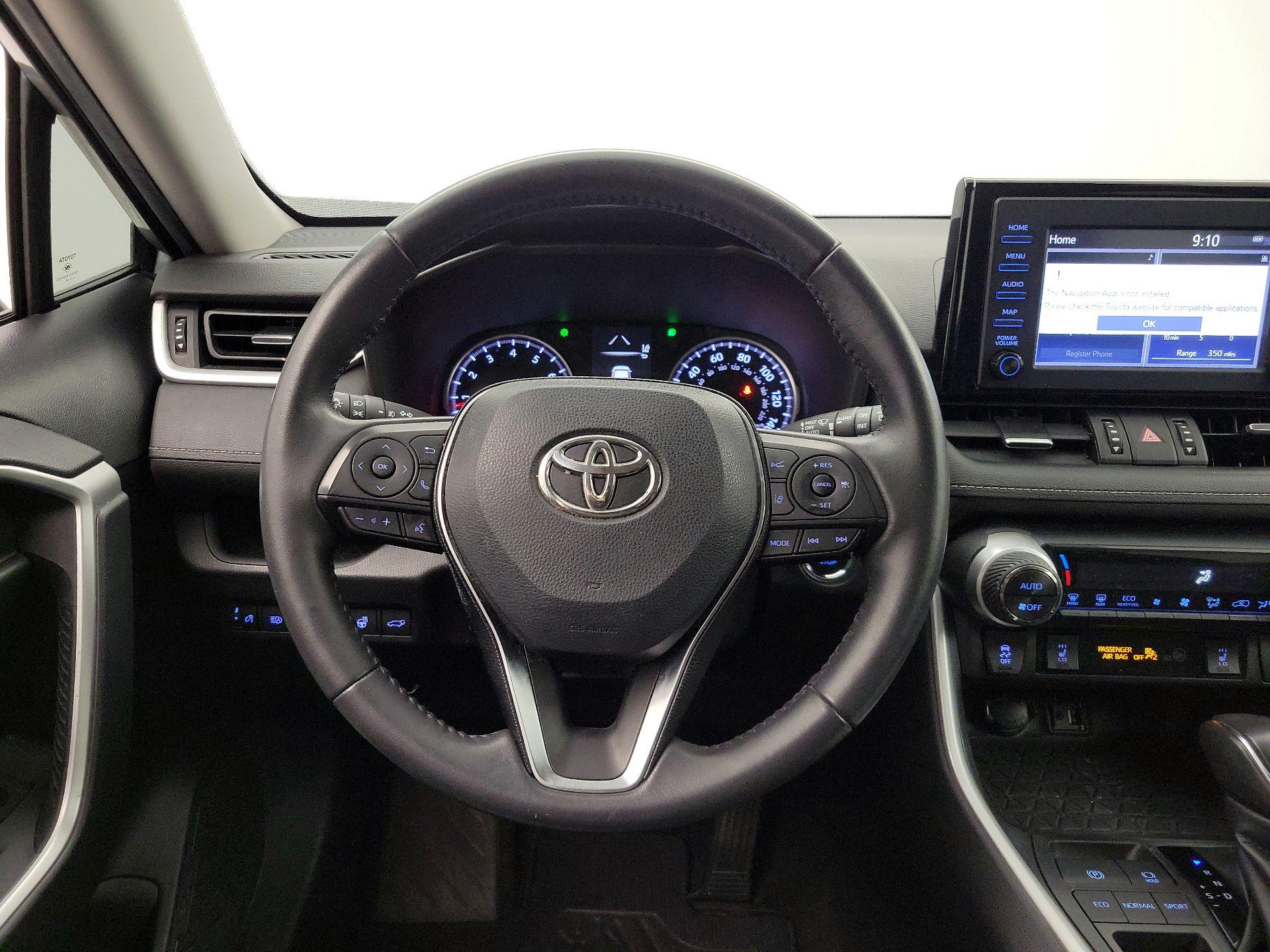 Thumbnail: 2019 Toyota RAV4 - 10