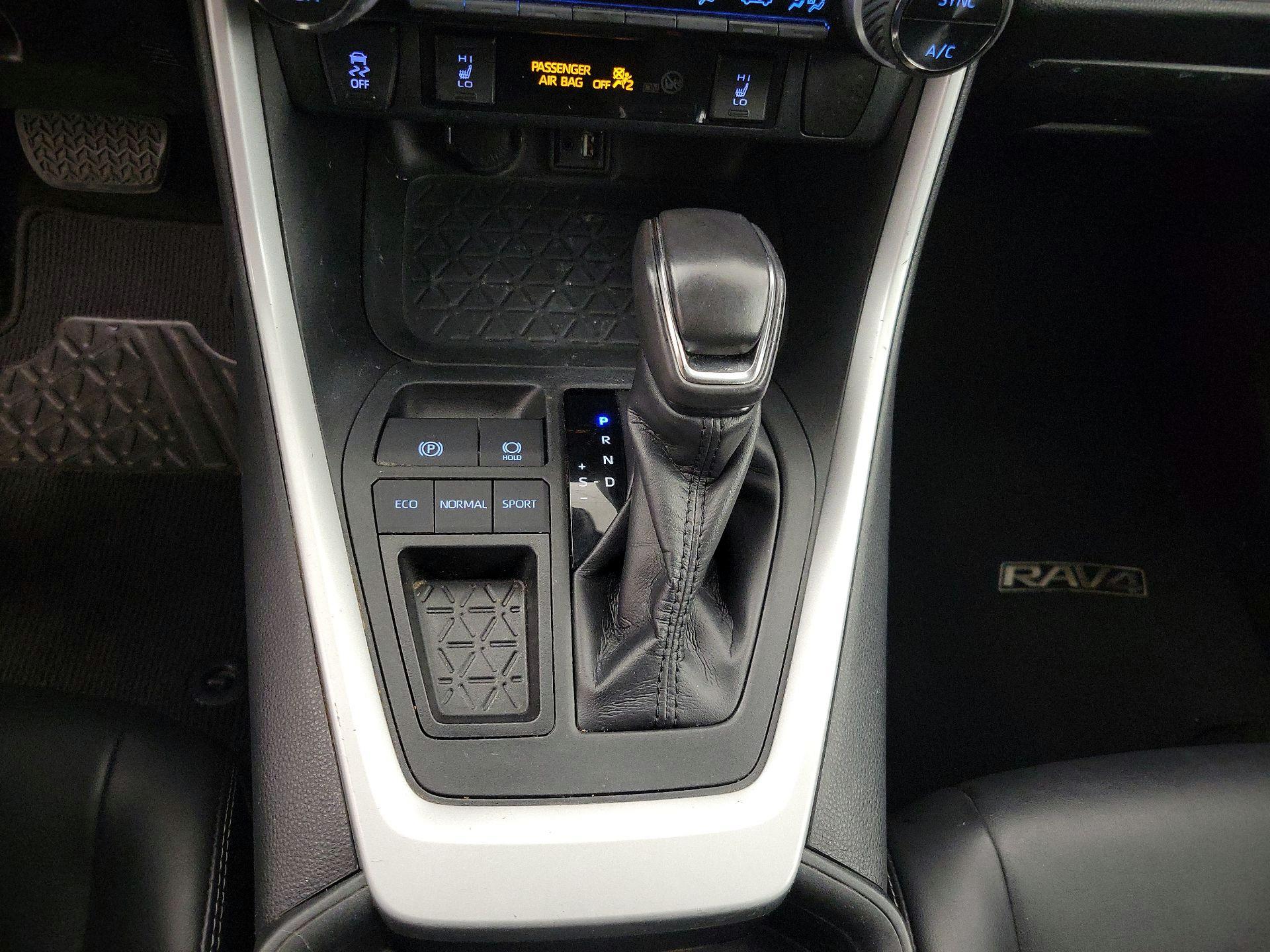 Thumbnail: 2019 Toyota RAV4 - 17