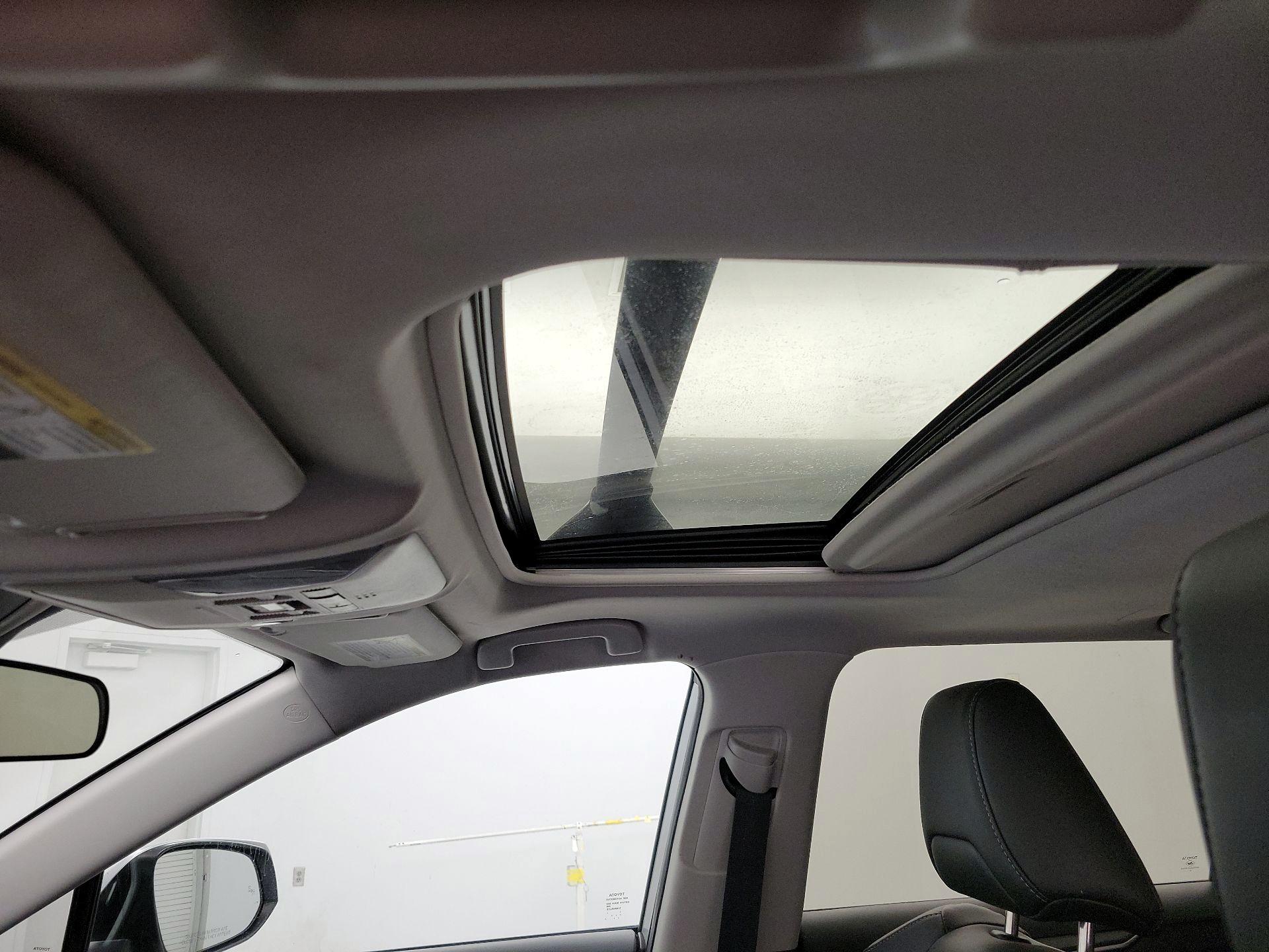 Thumbnail: 2019 Toyota RAV4 - 19
