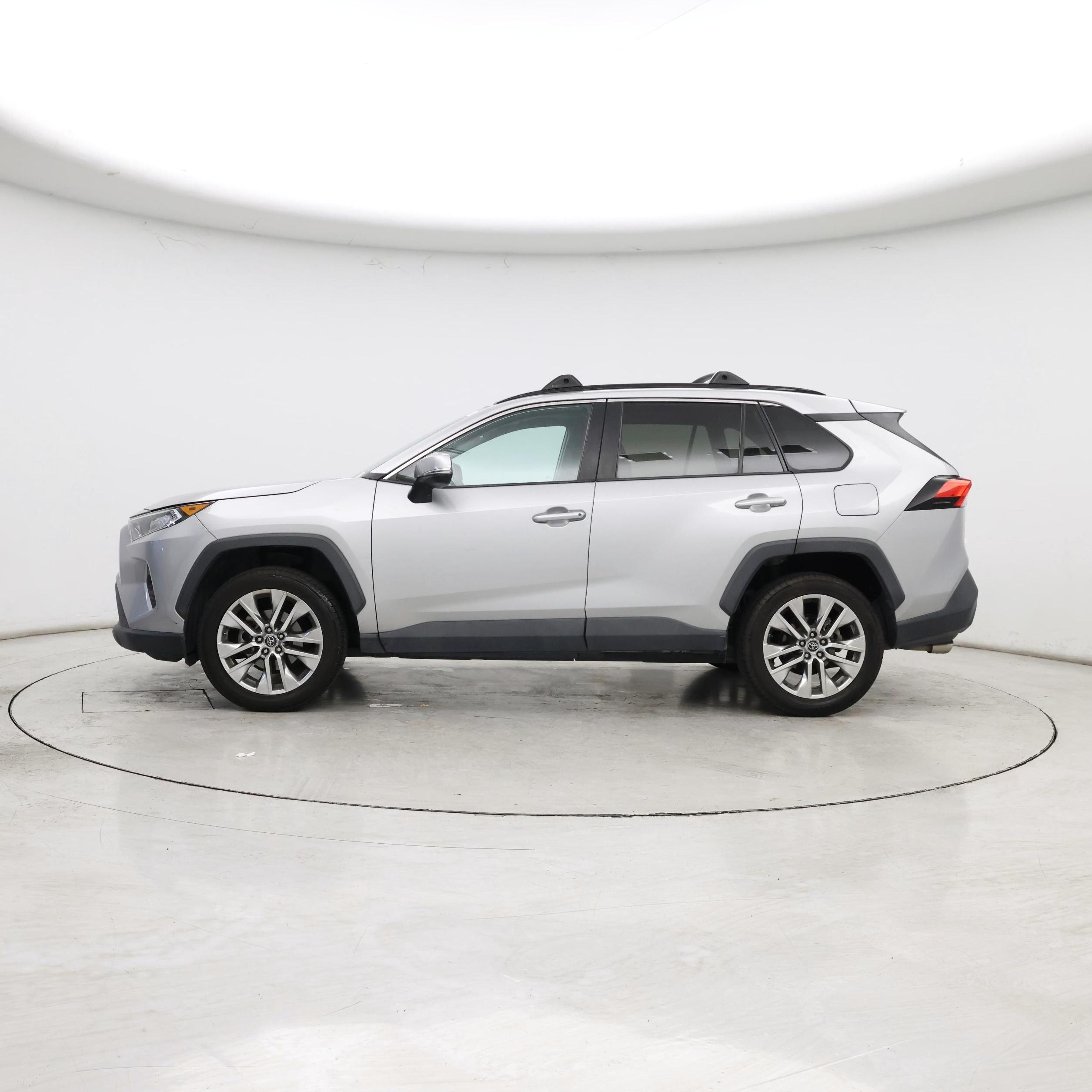 Thumbnail: 2019 Toyota RAV4 - 3