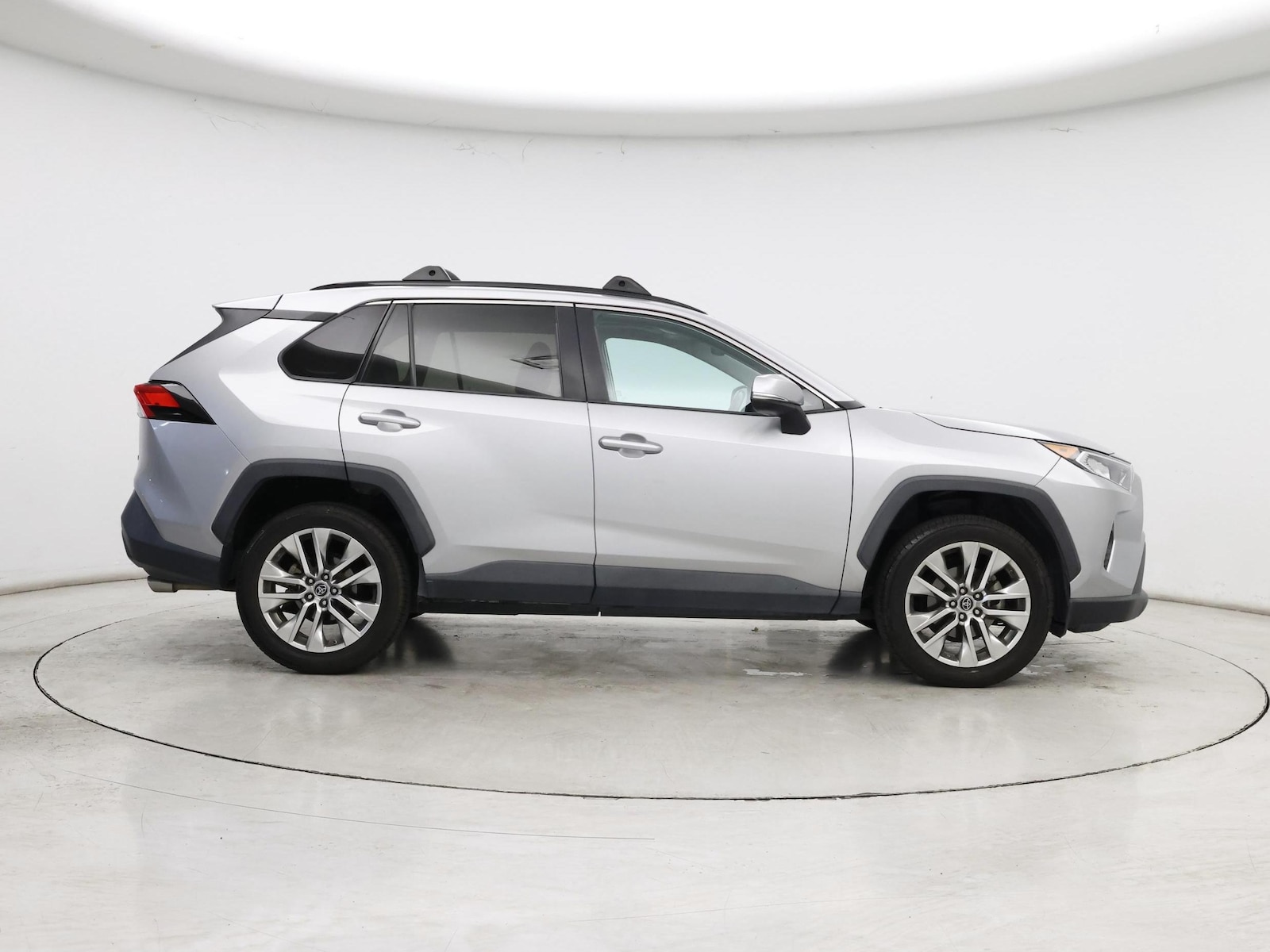 2019 Toyota RAV4 XLE Premium - Photo 8