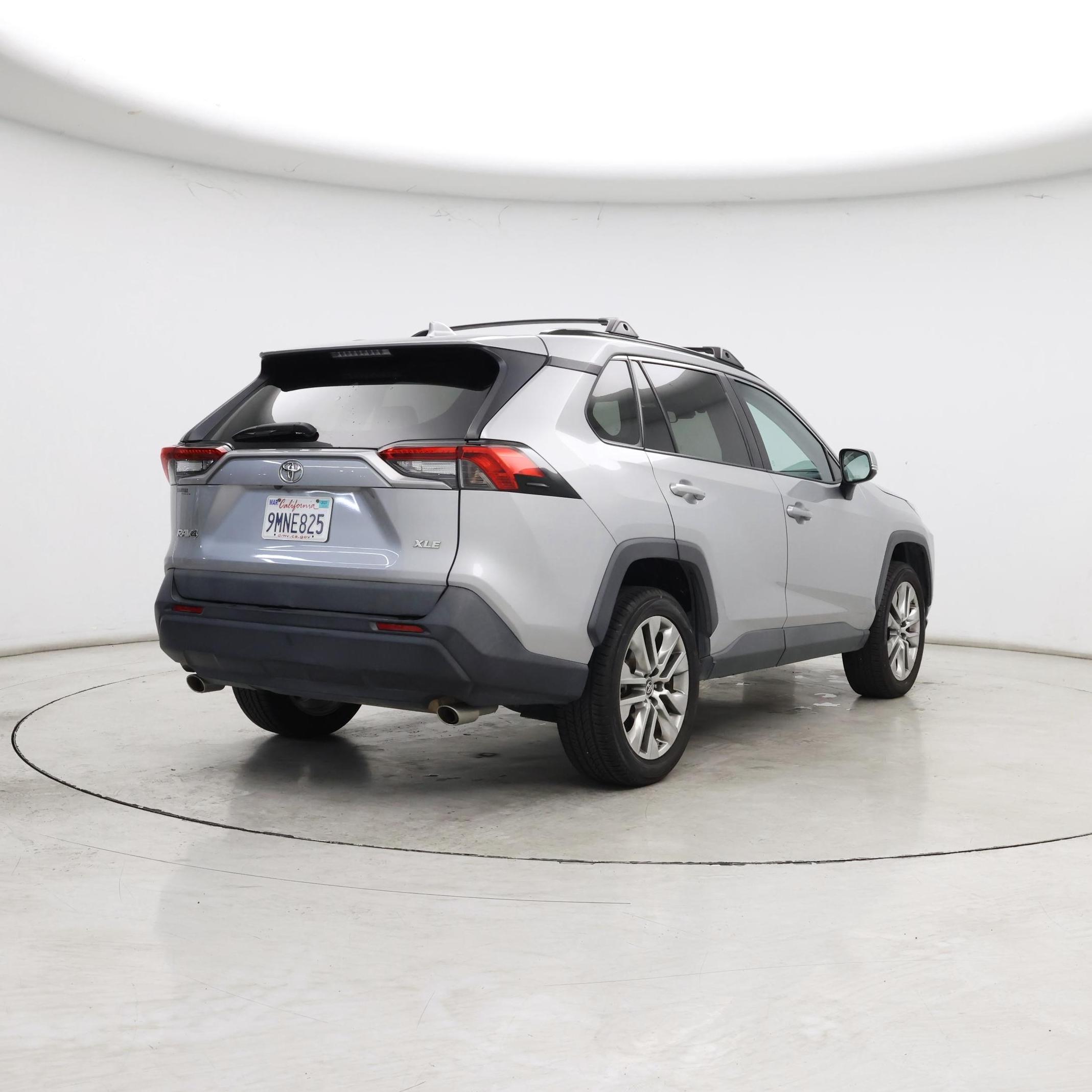 Thumbnail: 2019 Toyota RAV4 - 8