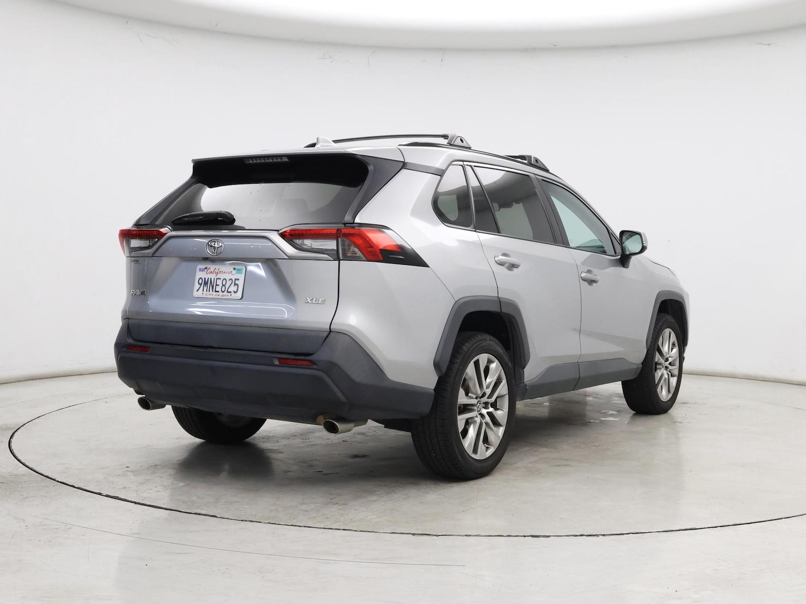 2019 Toyota RAV4 XLE Premium - Photo 9