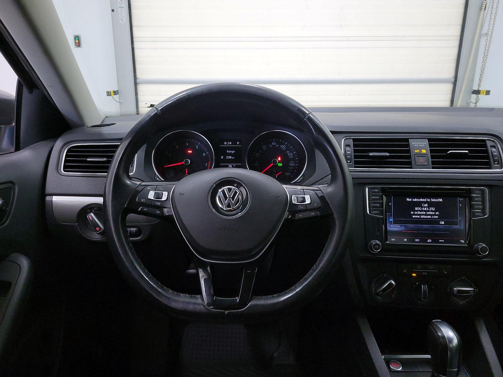 Thumbnail: 2017 Volkswagen Jetta - 10