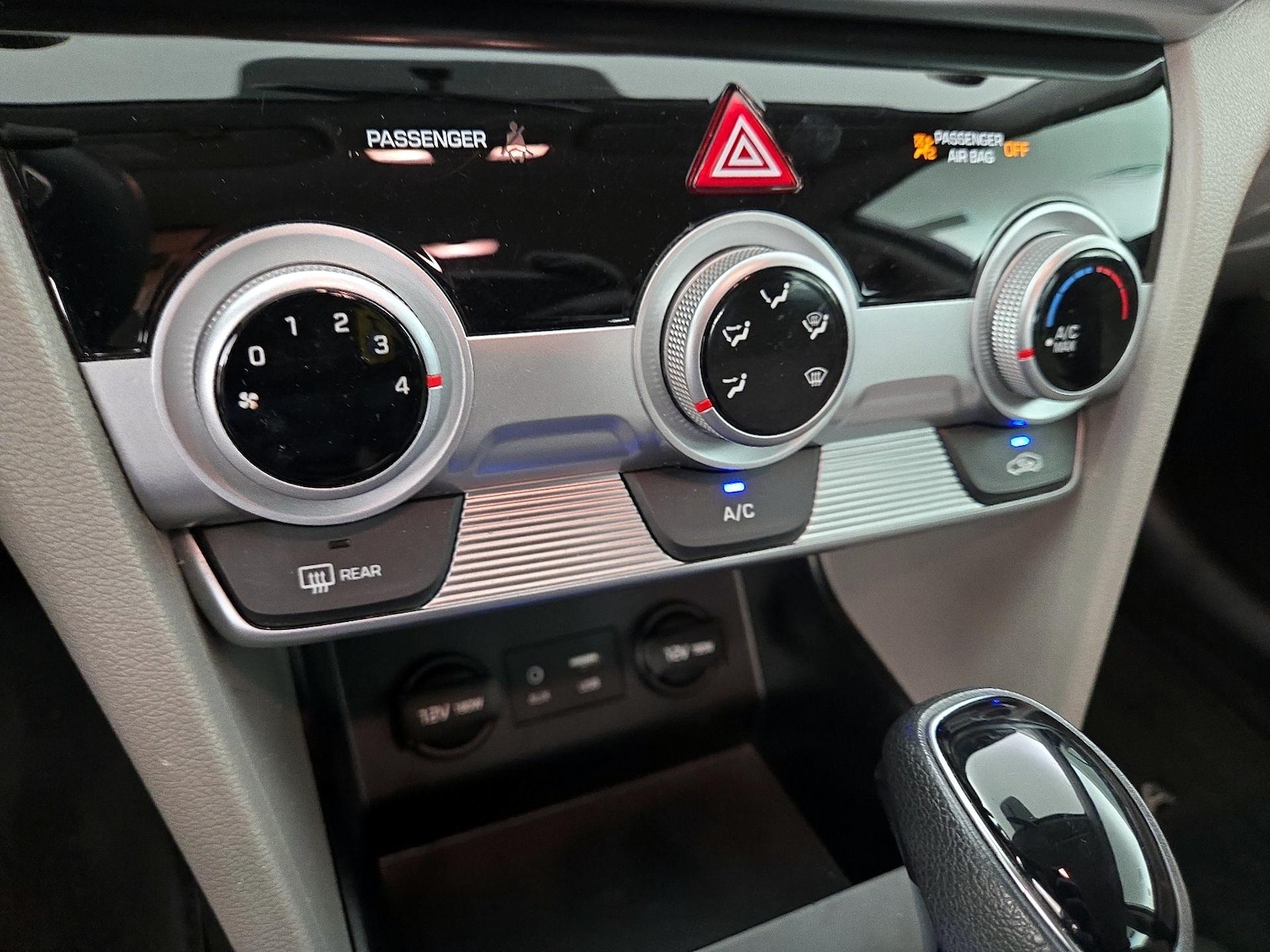 2019 Hyundai Elantra SE - Photo 17
