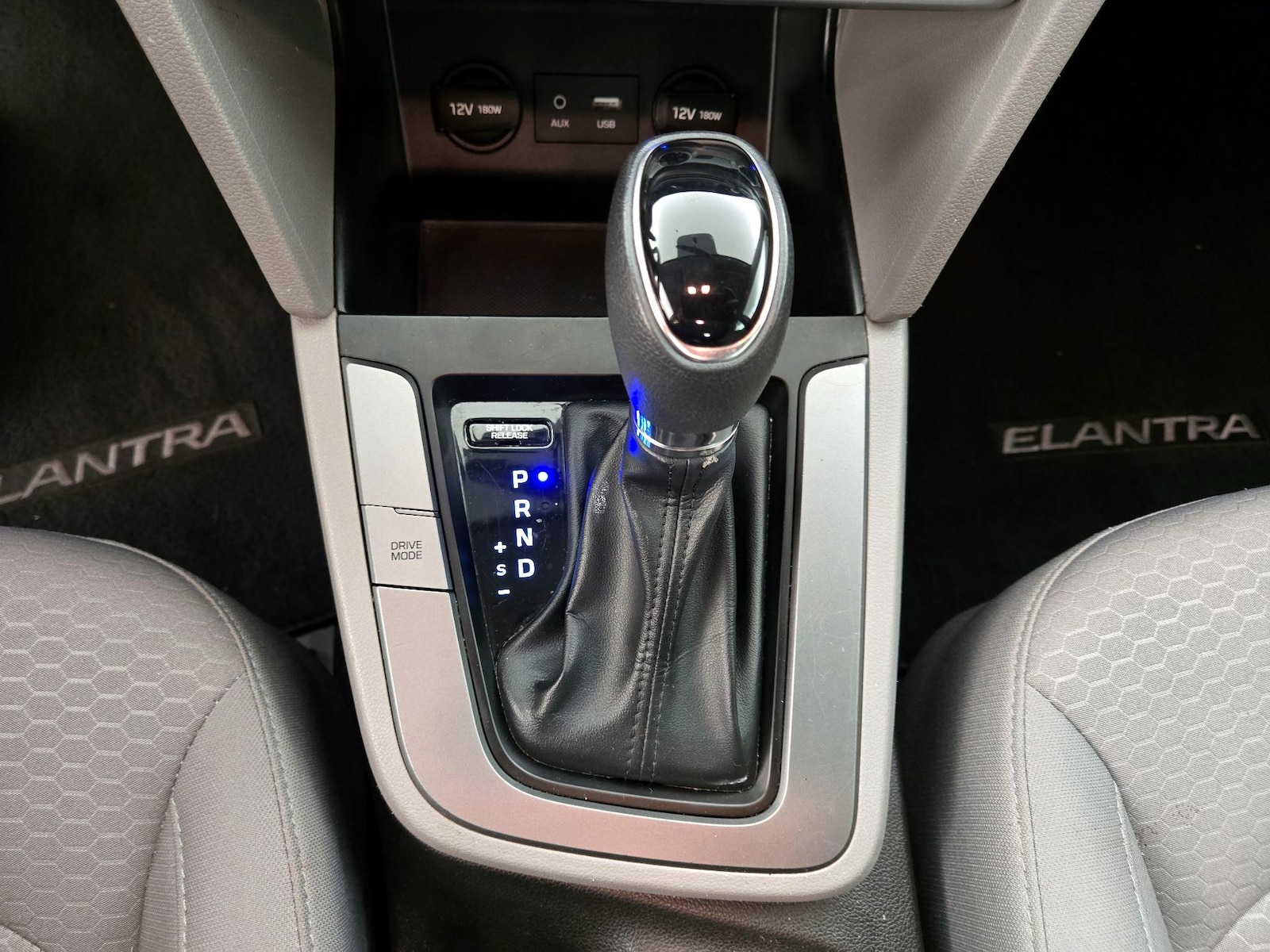 2019 Hyundai Elantra SE - Photo 18