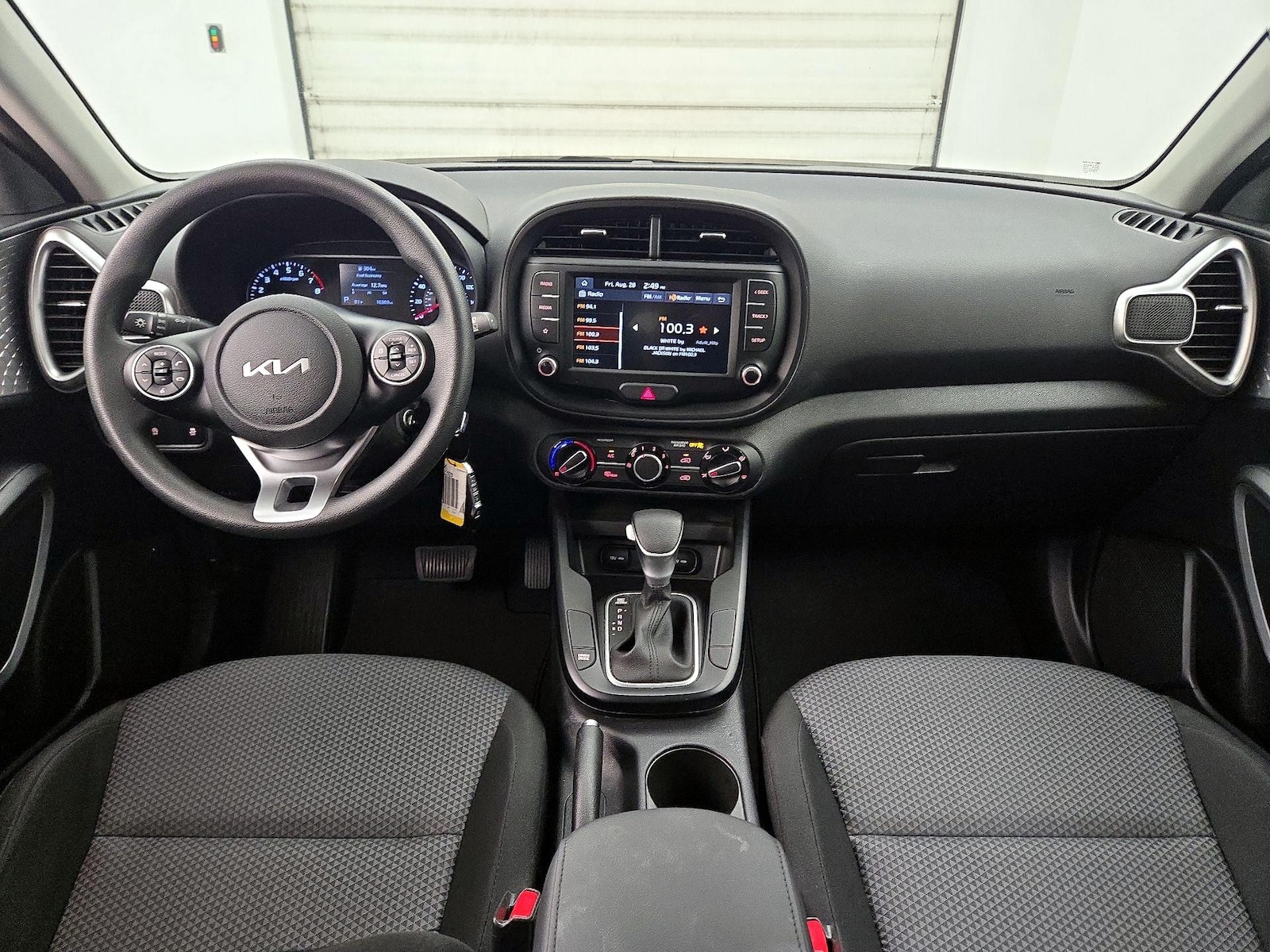 2022 Kia Soul LX - Photo 10