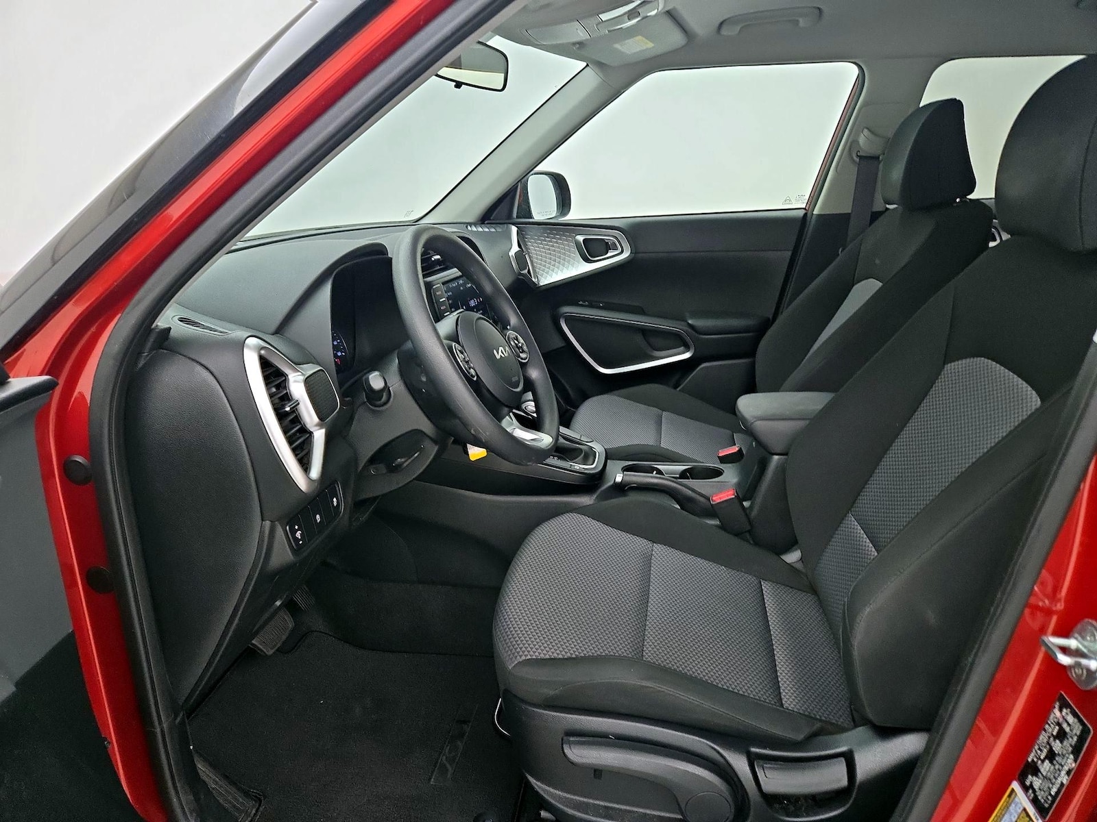 2022 Kia Soul LX - Photo 12