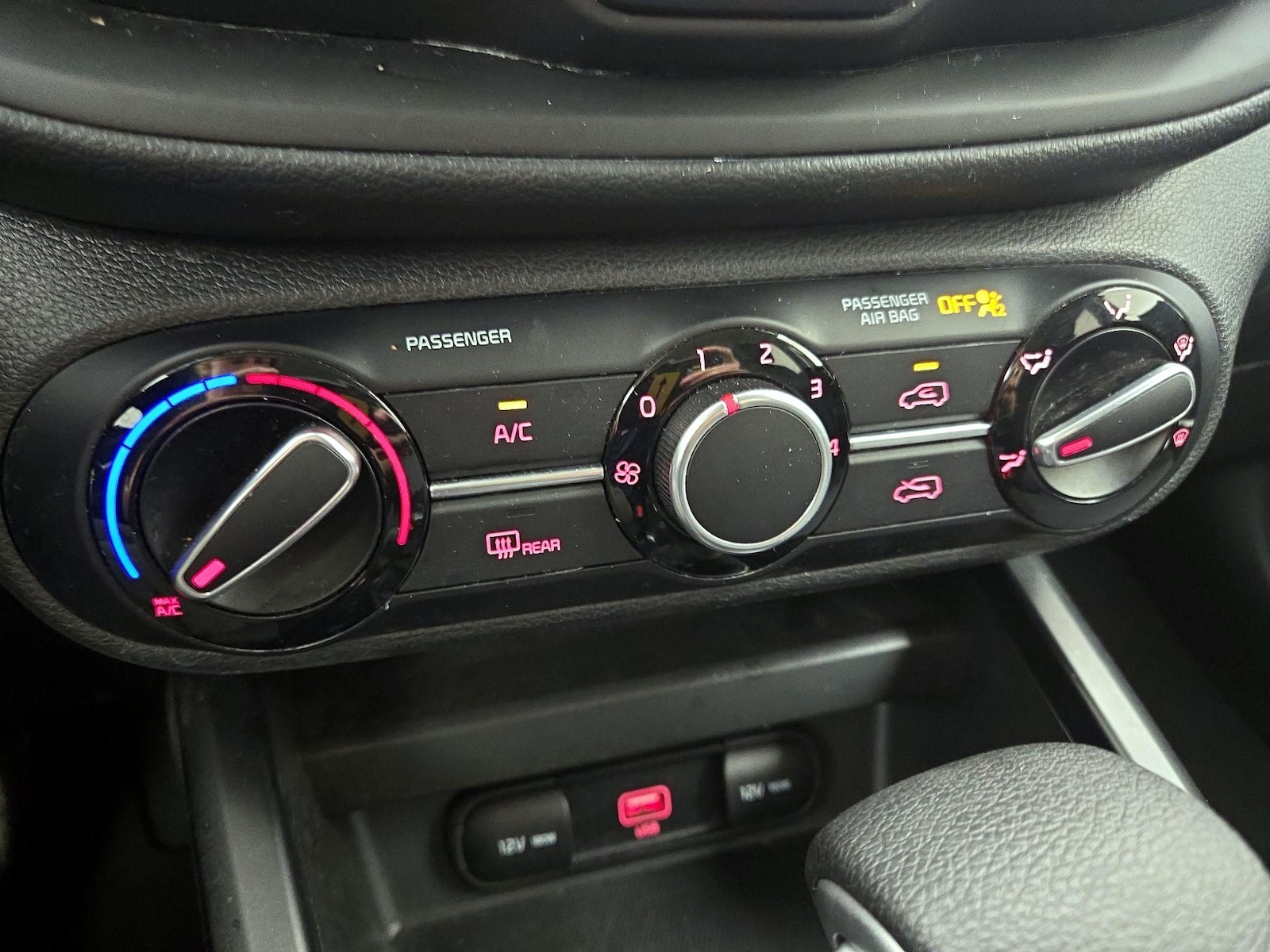 2022 Kia Soul LX - Photo 17