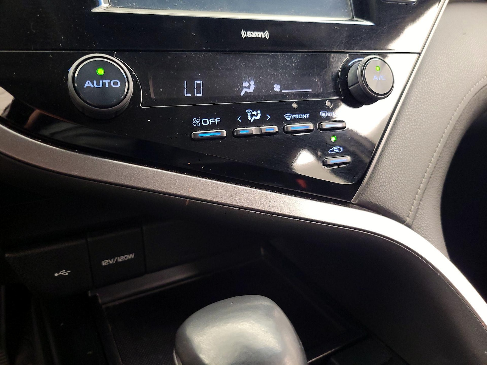 2020 Toyota Camry SE Nightshade - Photo 17
