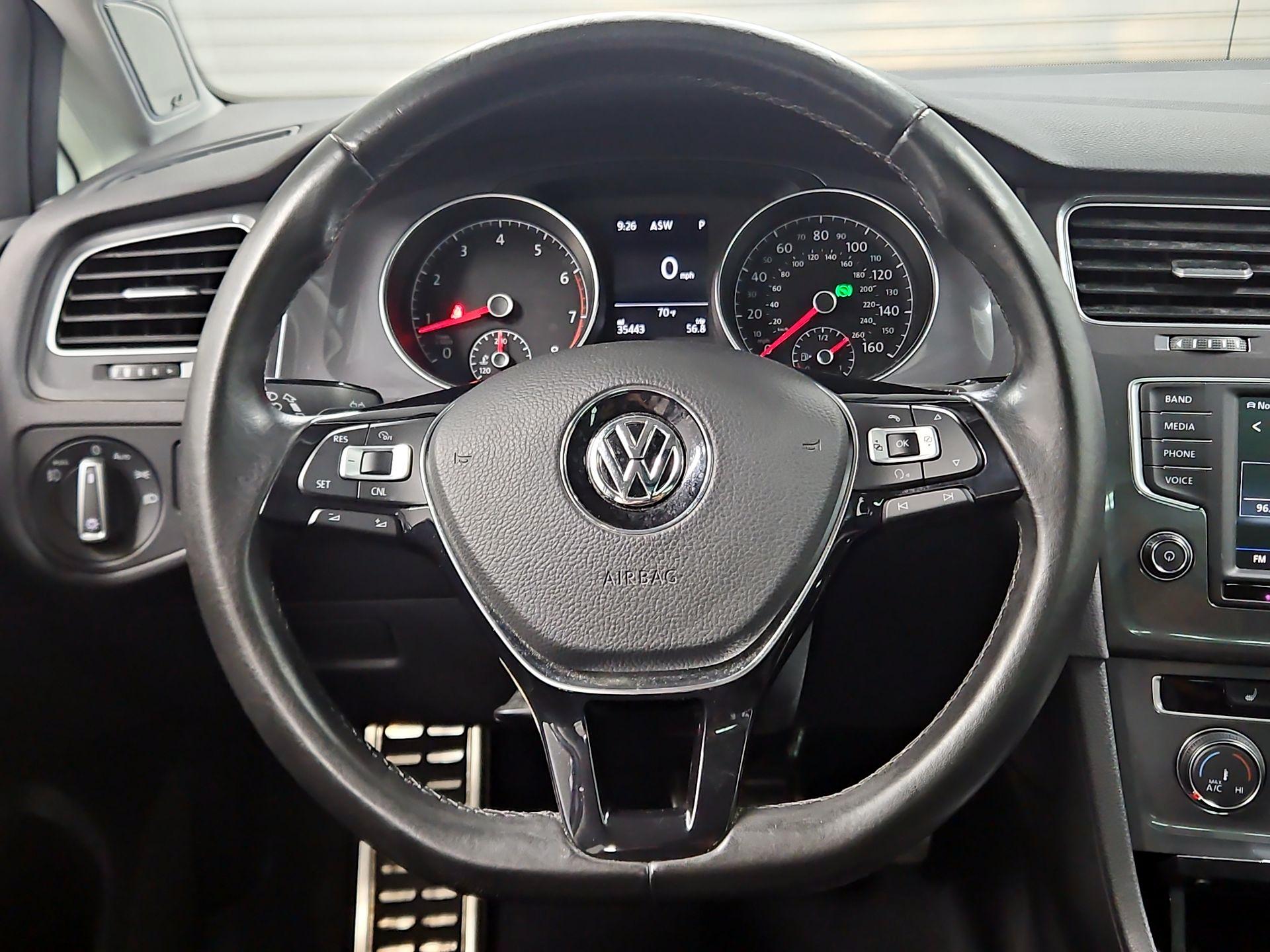 Thumbnail: 2017 Volkswagen Golf - 10