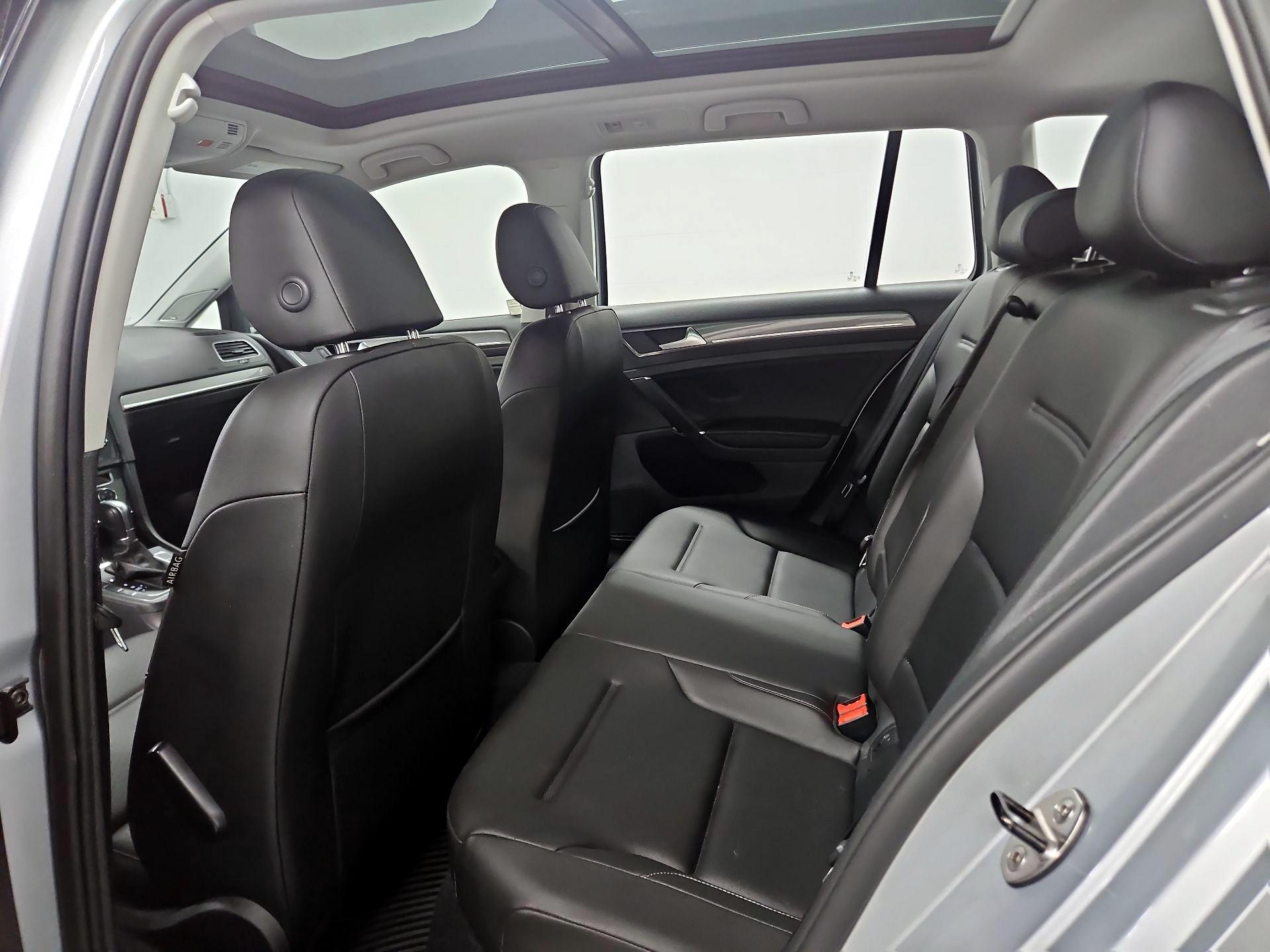 Thumbnail: 2017 Volkswagen Golf - 20