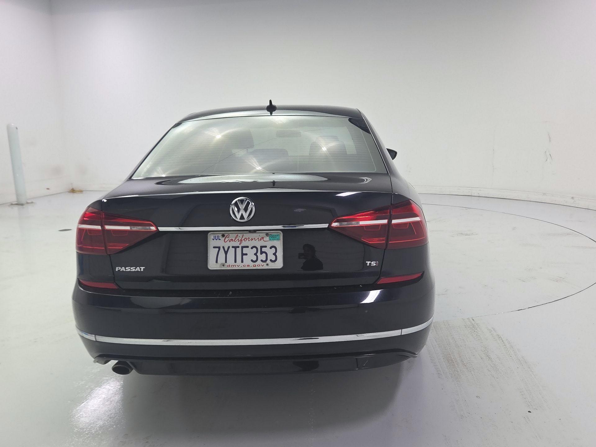 Thumbnail: 2017 Volkswagen Passat - 6
