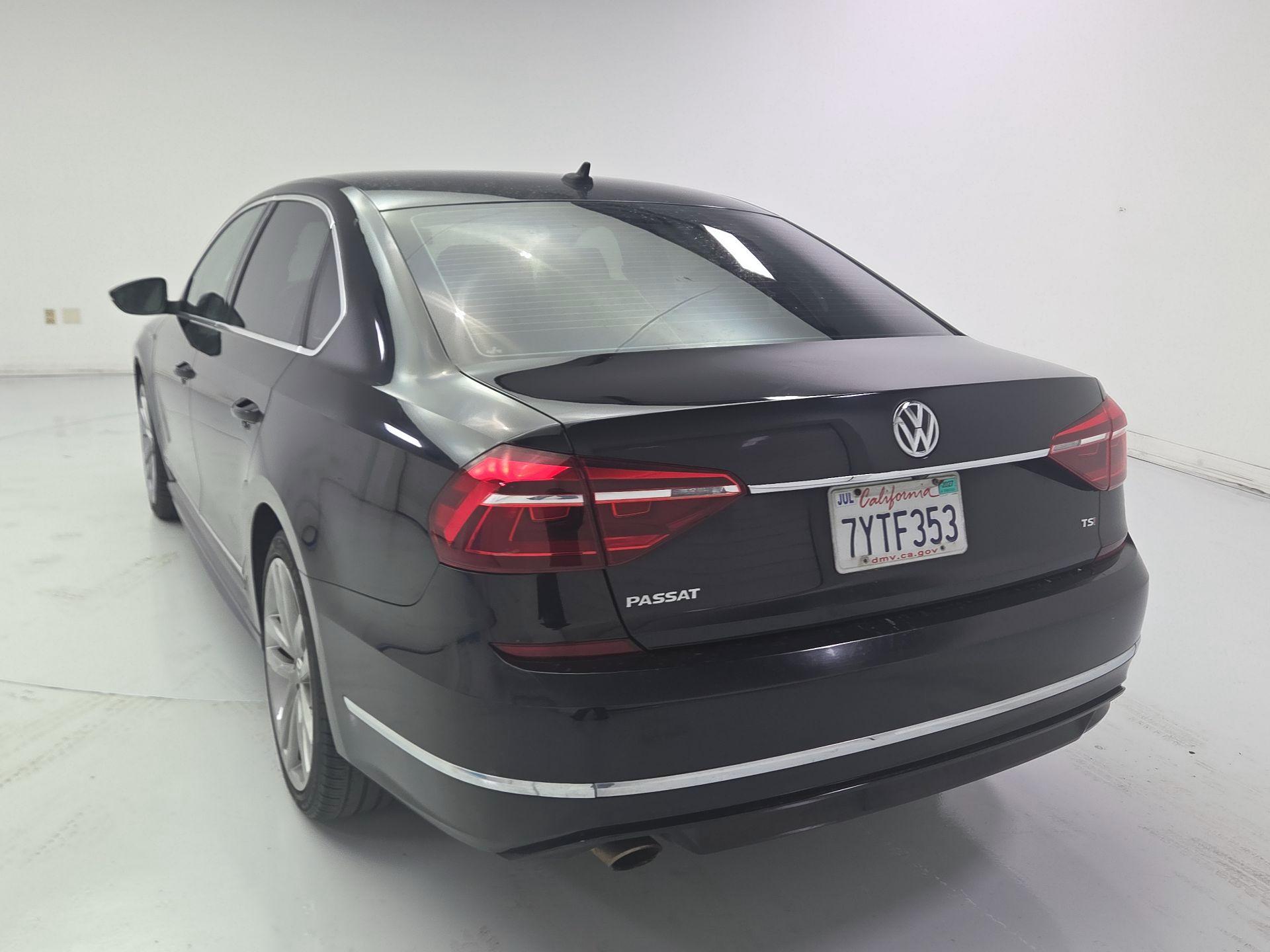 Thumbnail: 2017 Volkswagen Passat - 7