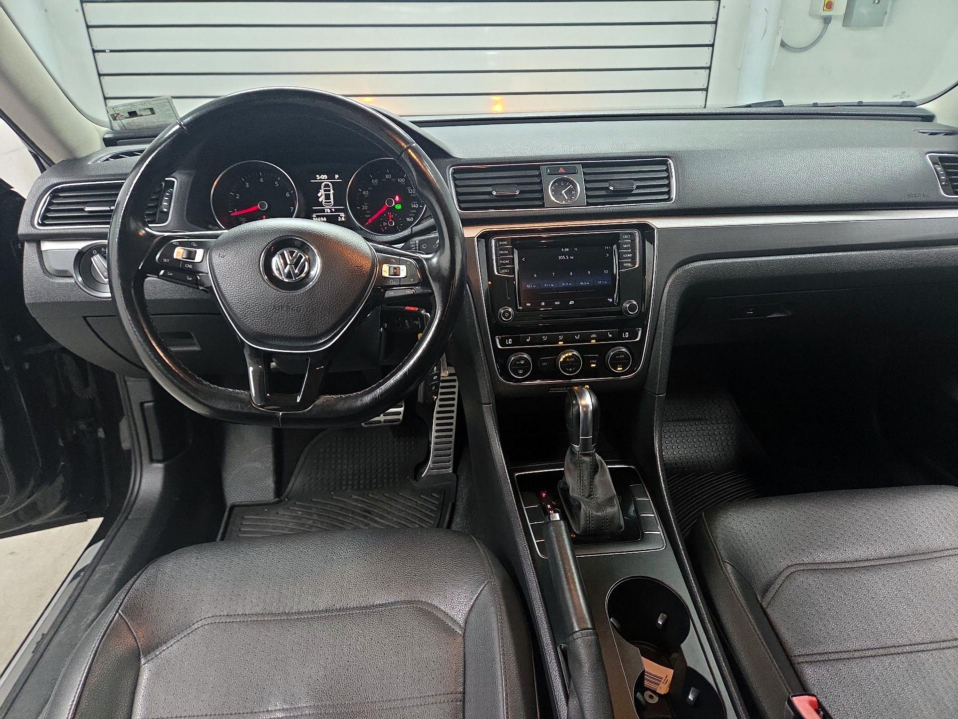 Thumbnail: 2017 Volkswagen Passat - 8
