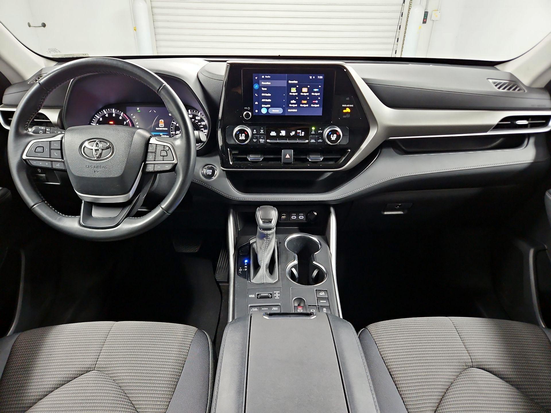 Thumbnail: 2023 Toyota Highlander - 9