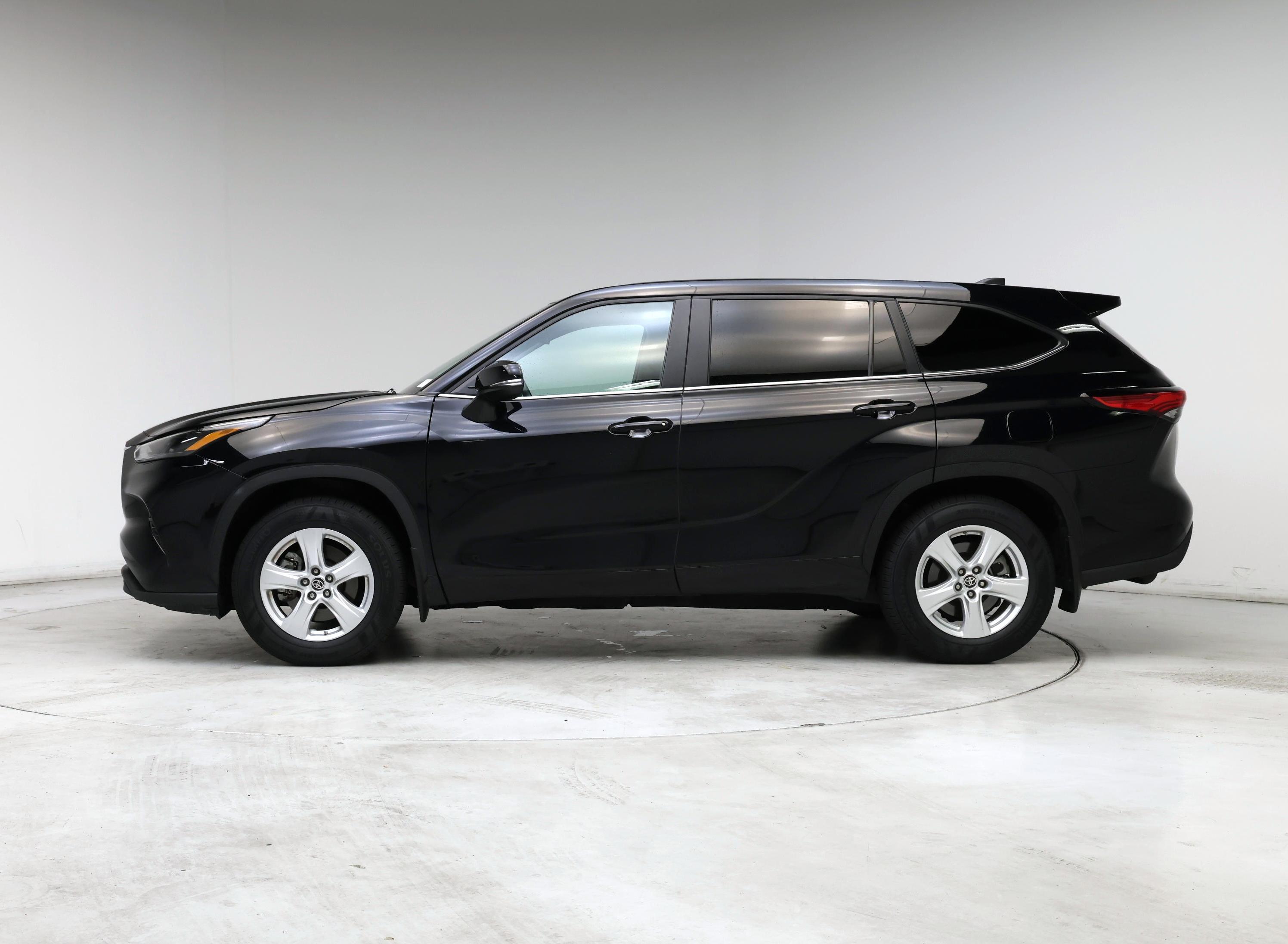 Thumbnail: 2023 Toyota Highlander - 3