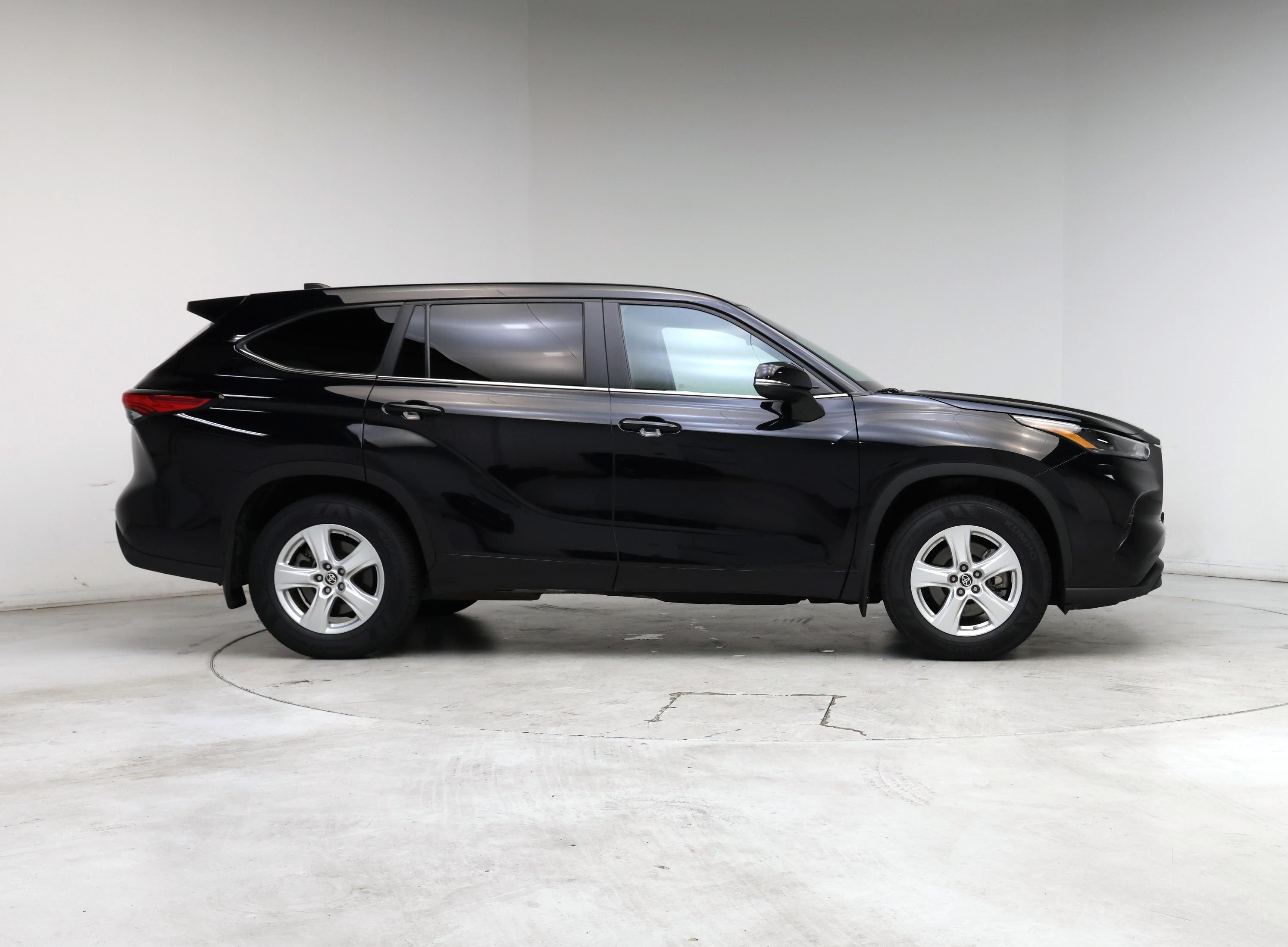 Thumbnail: 2023 Toyota Highlander - 7
