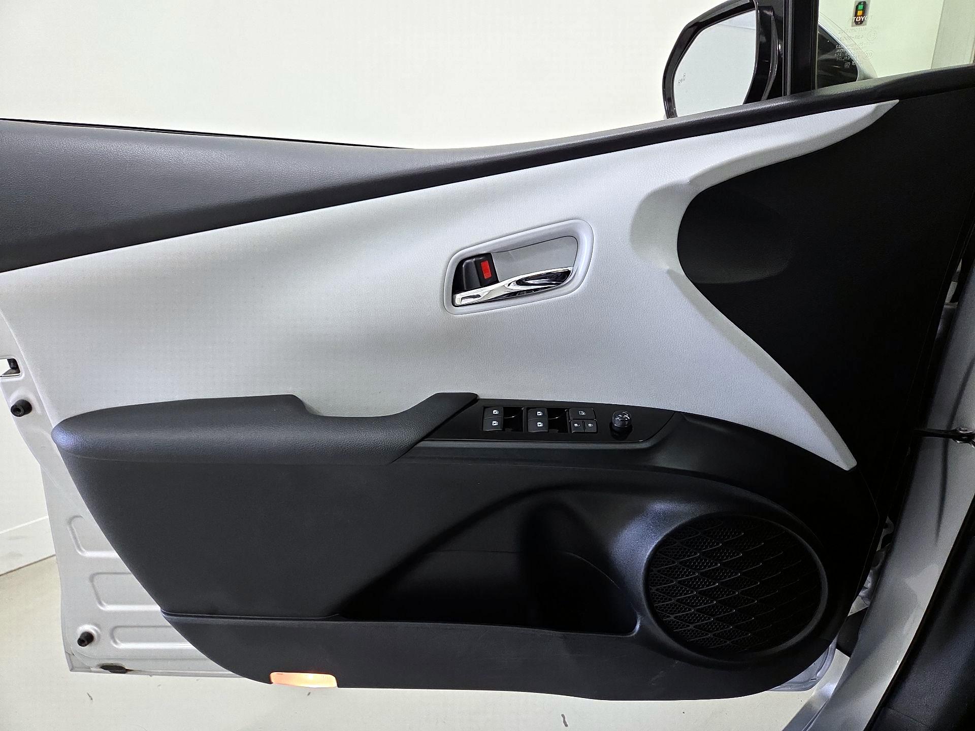 Thumbnail: 2018 Toyota Prius - 12